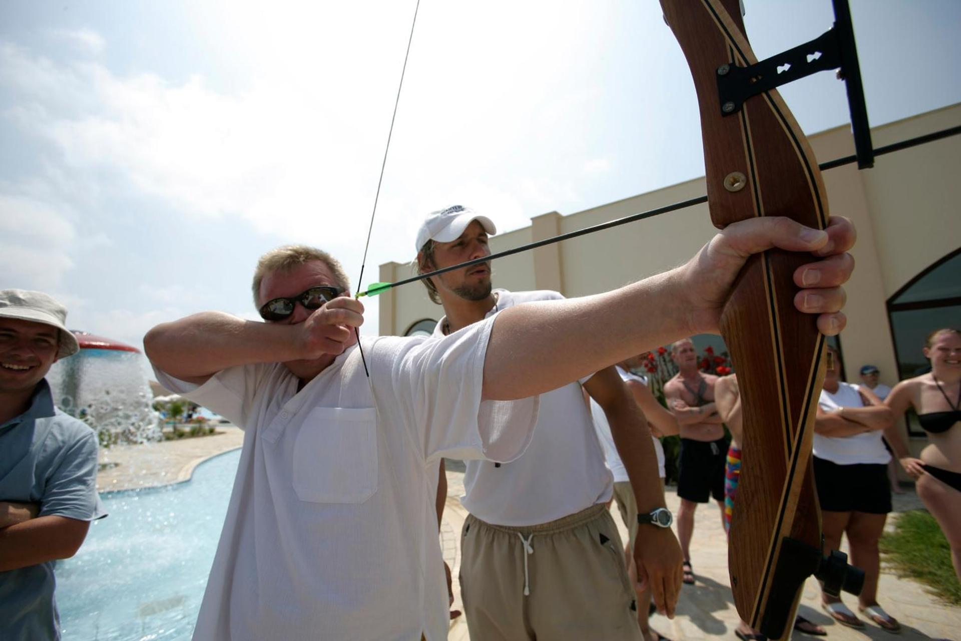 Avanti Hotel - Photo 12