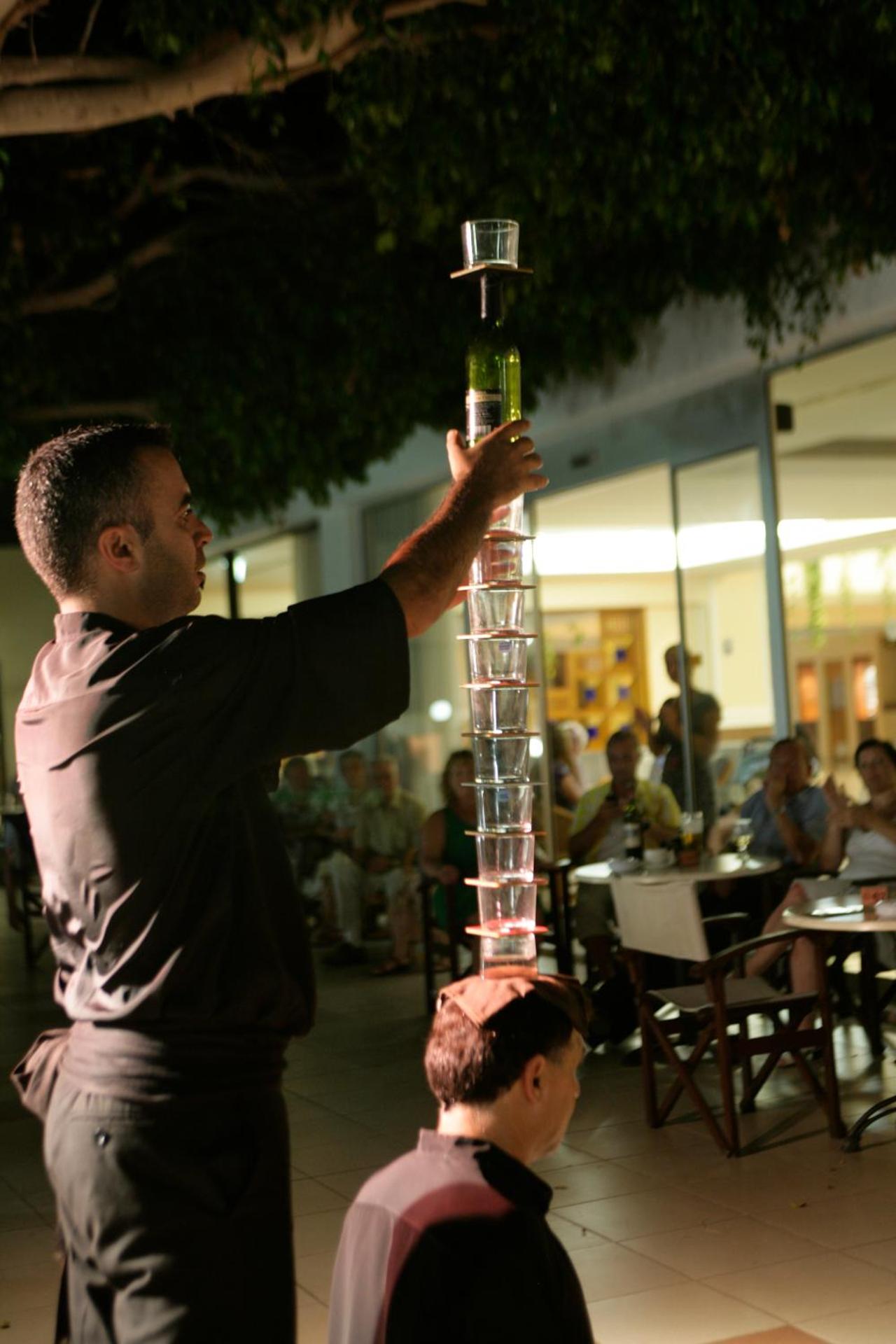 Avanti Hotel - Photo 17