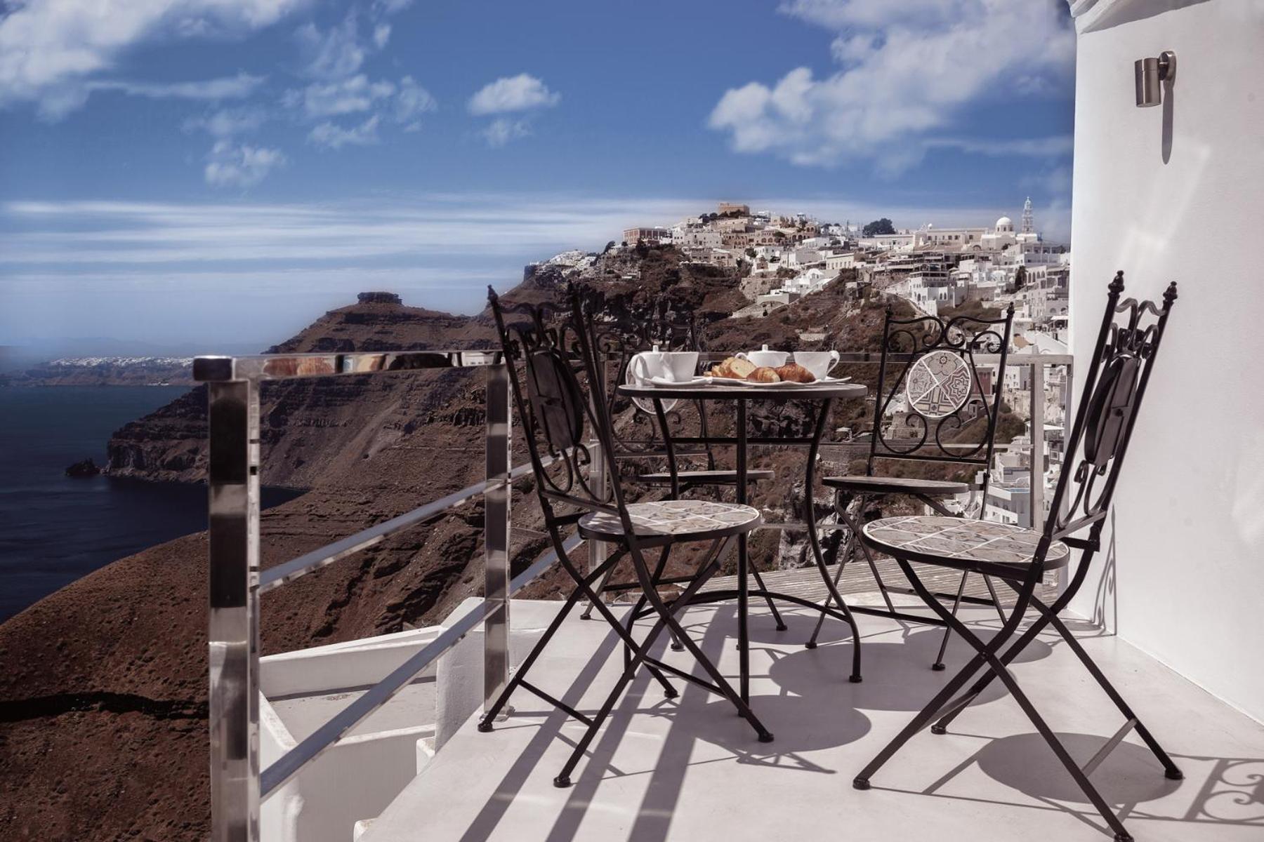 Cave Two-Bedroom Suite with Shared Terrace