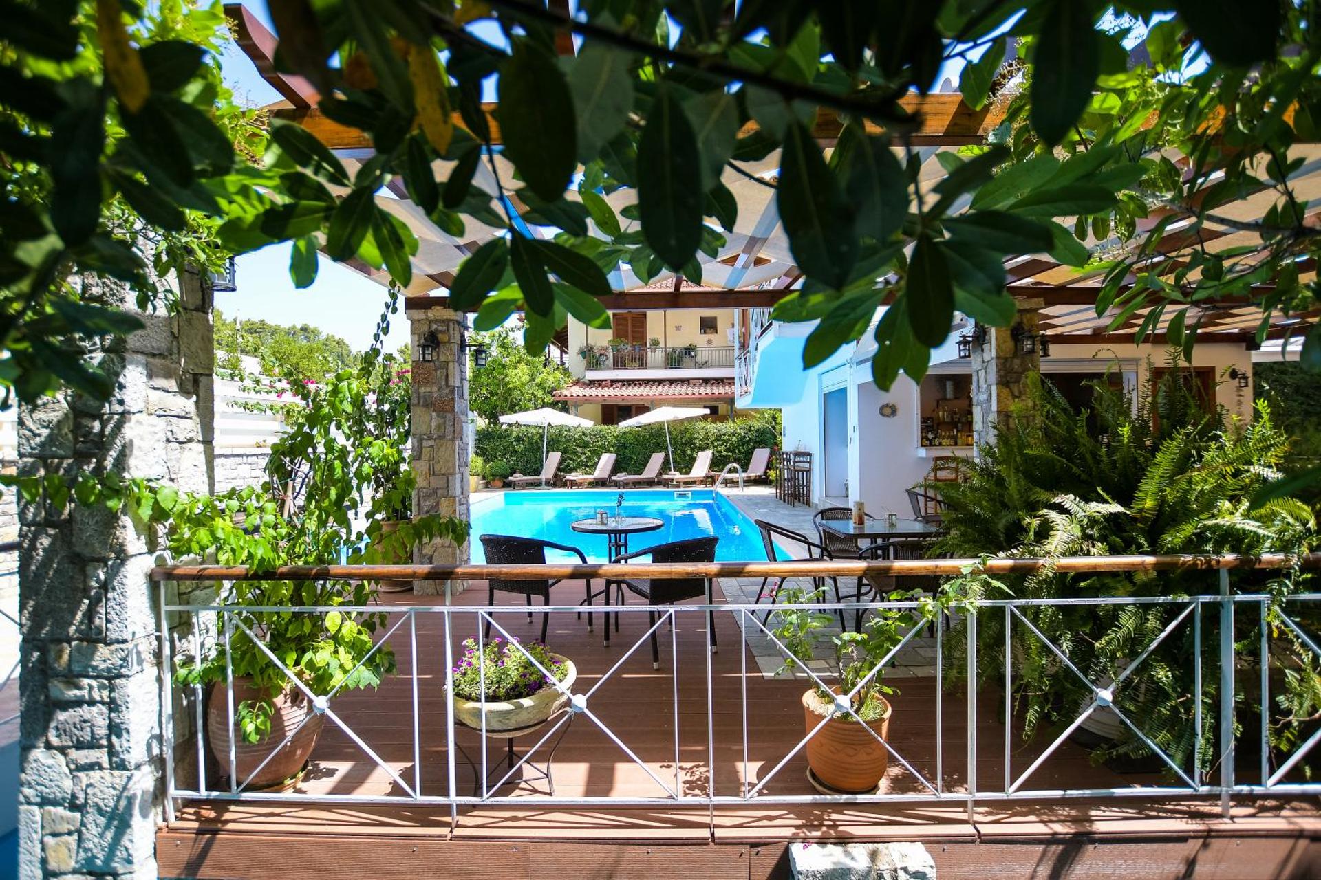 Neda Hotel - Photo 8