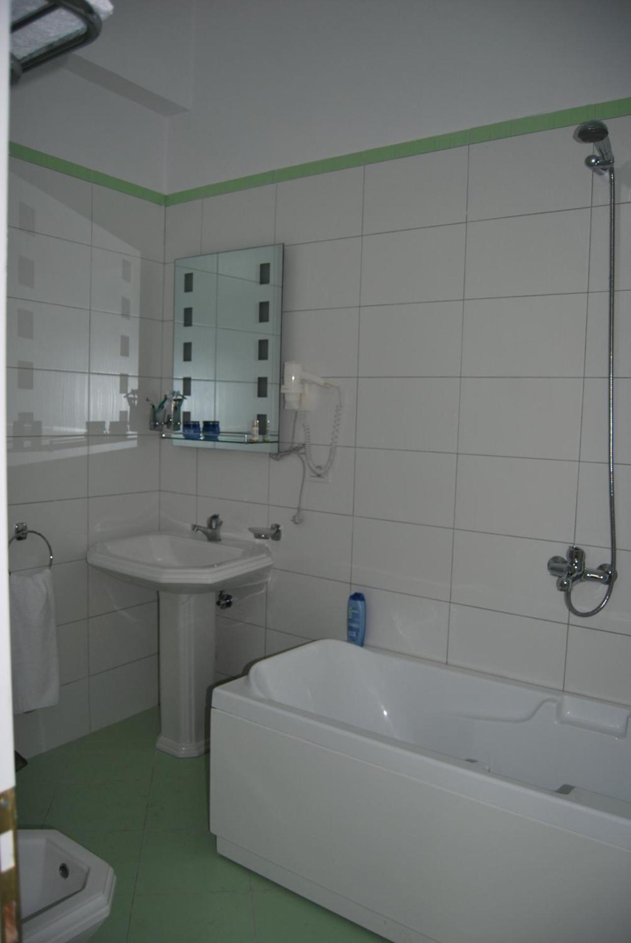 Hotel & Restaurant White City - Photo 36