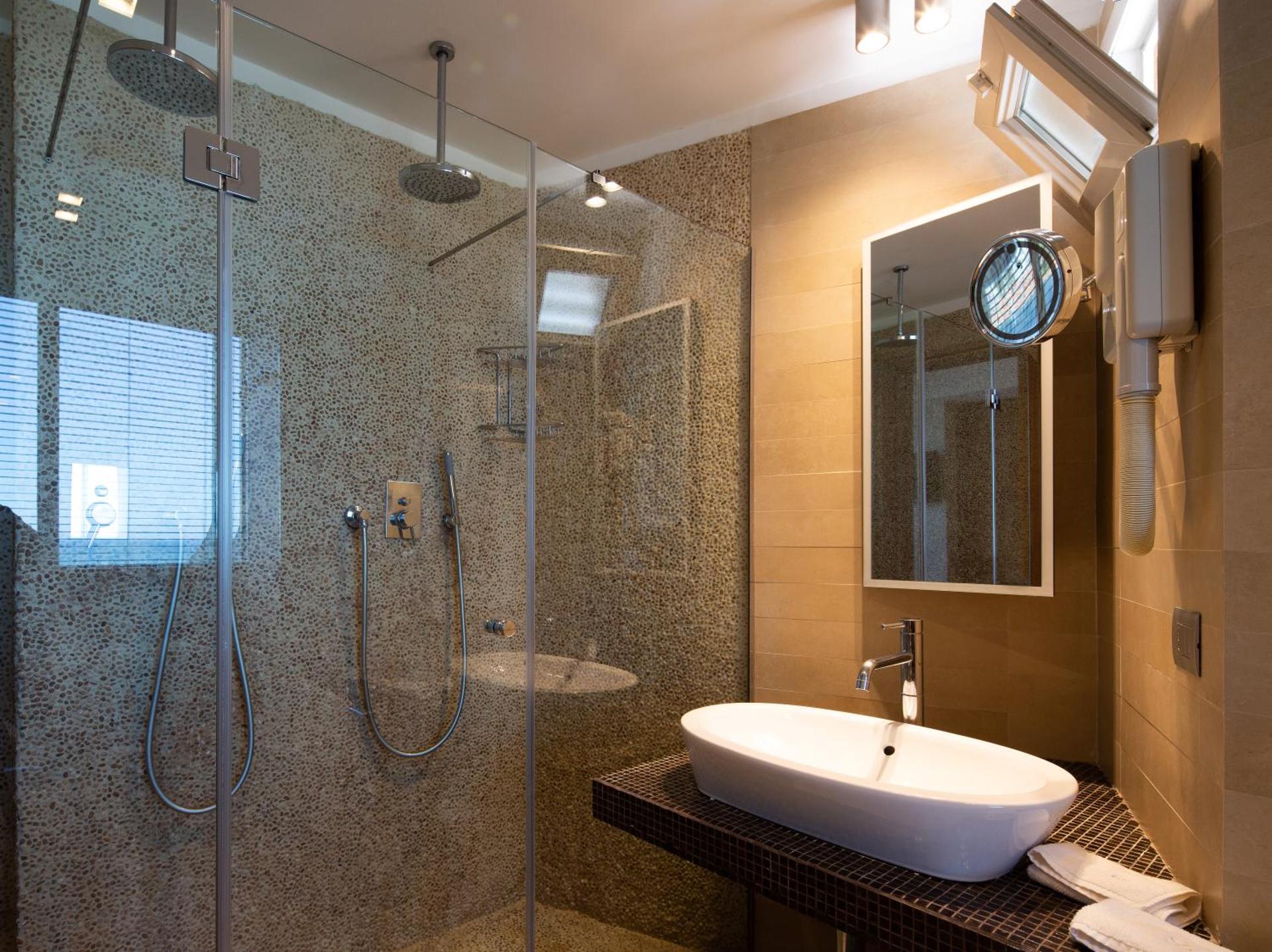Best Western Maison B Hotel - Photo 71