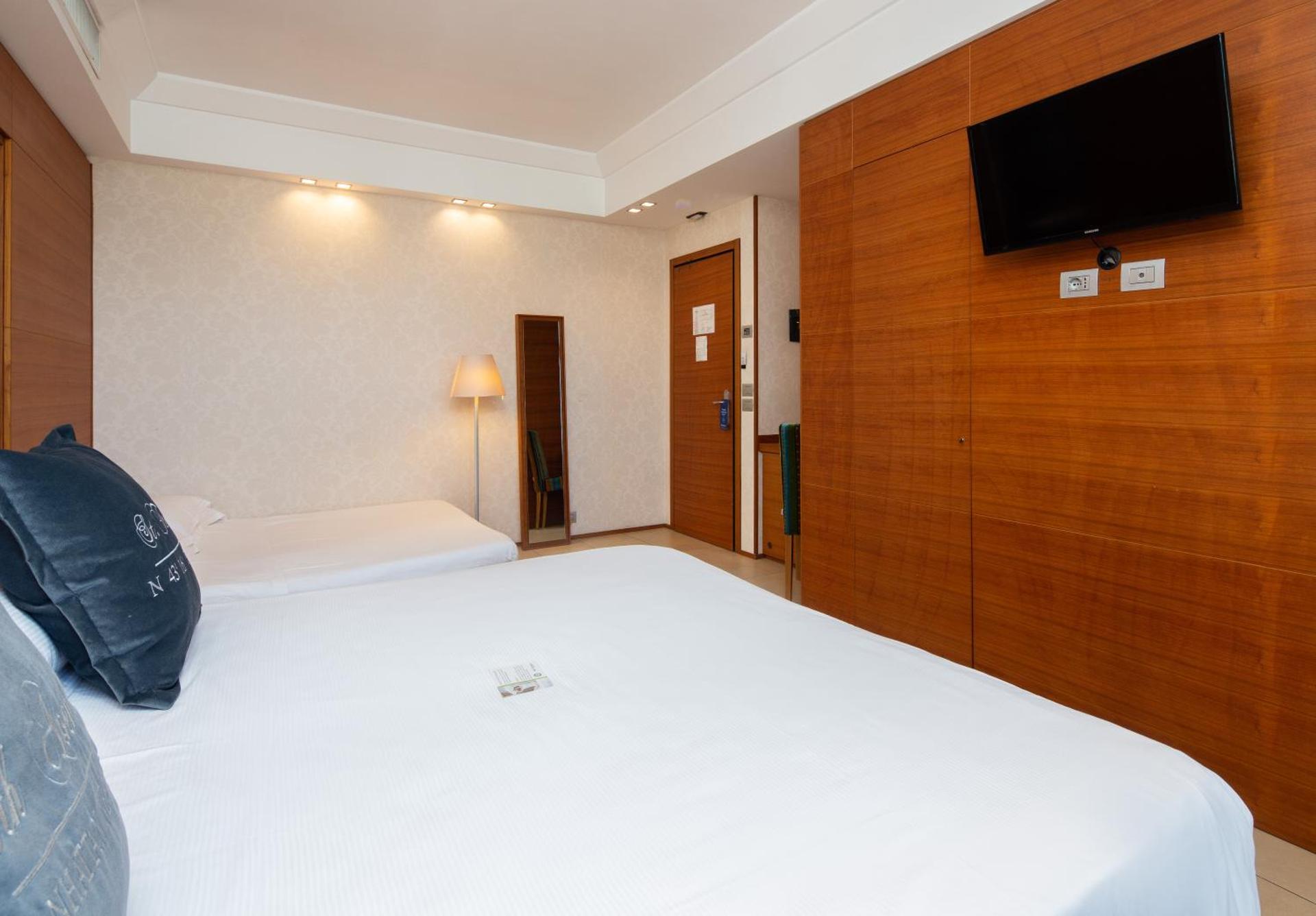 Best Western Maison B Hotel - Photo 40