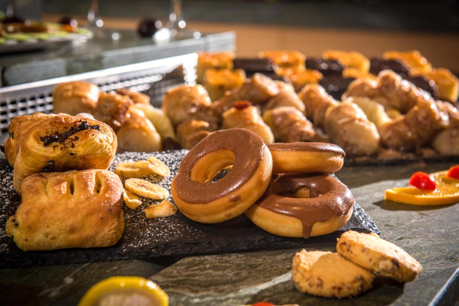 Petousis Hotel & Suites - Photo 36