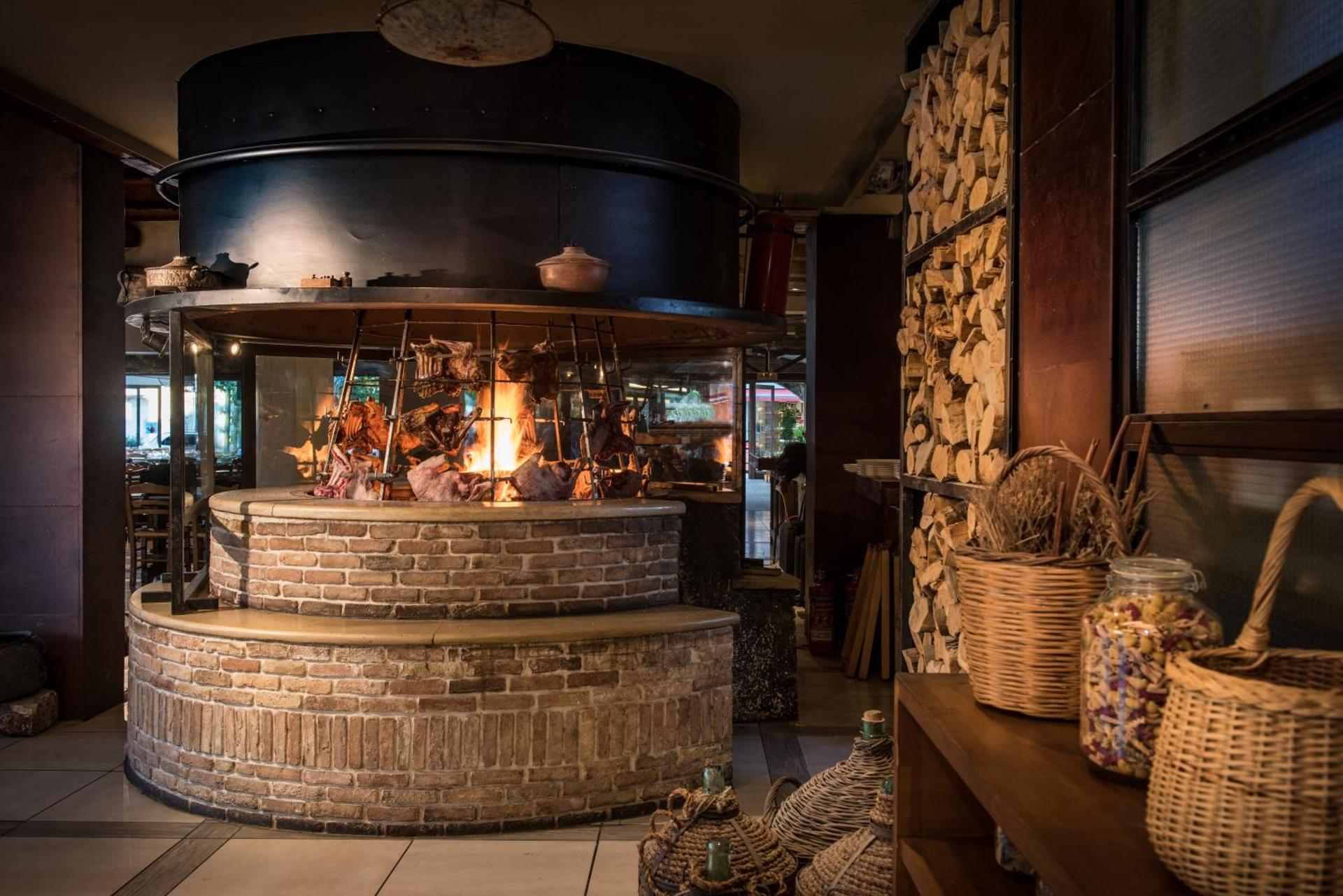 Petousis Hotel & Suites - Photo 41