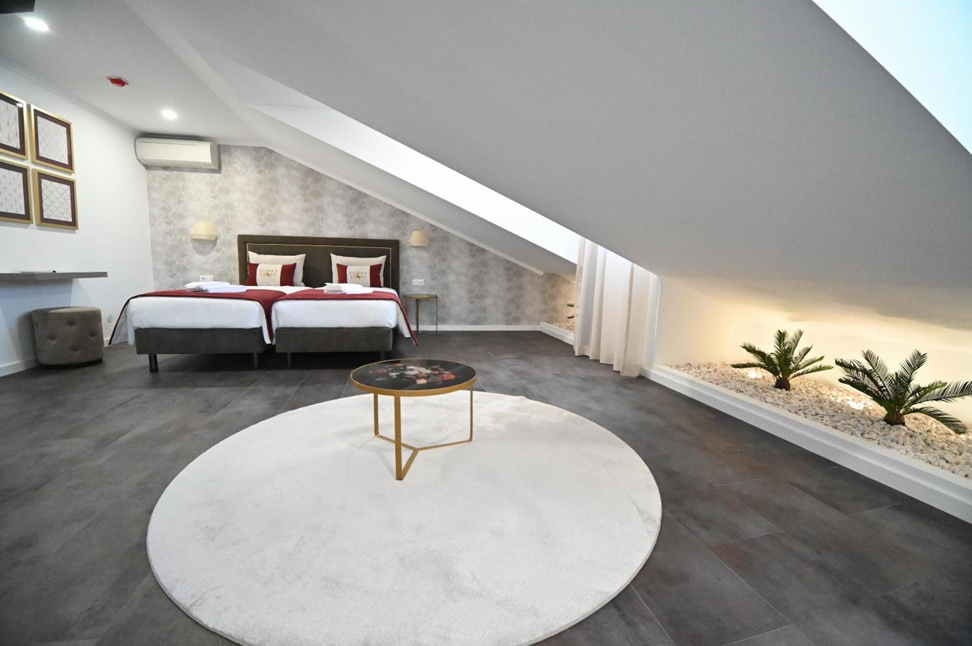 Famous Crows Lisbon Suites - Photo 75