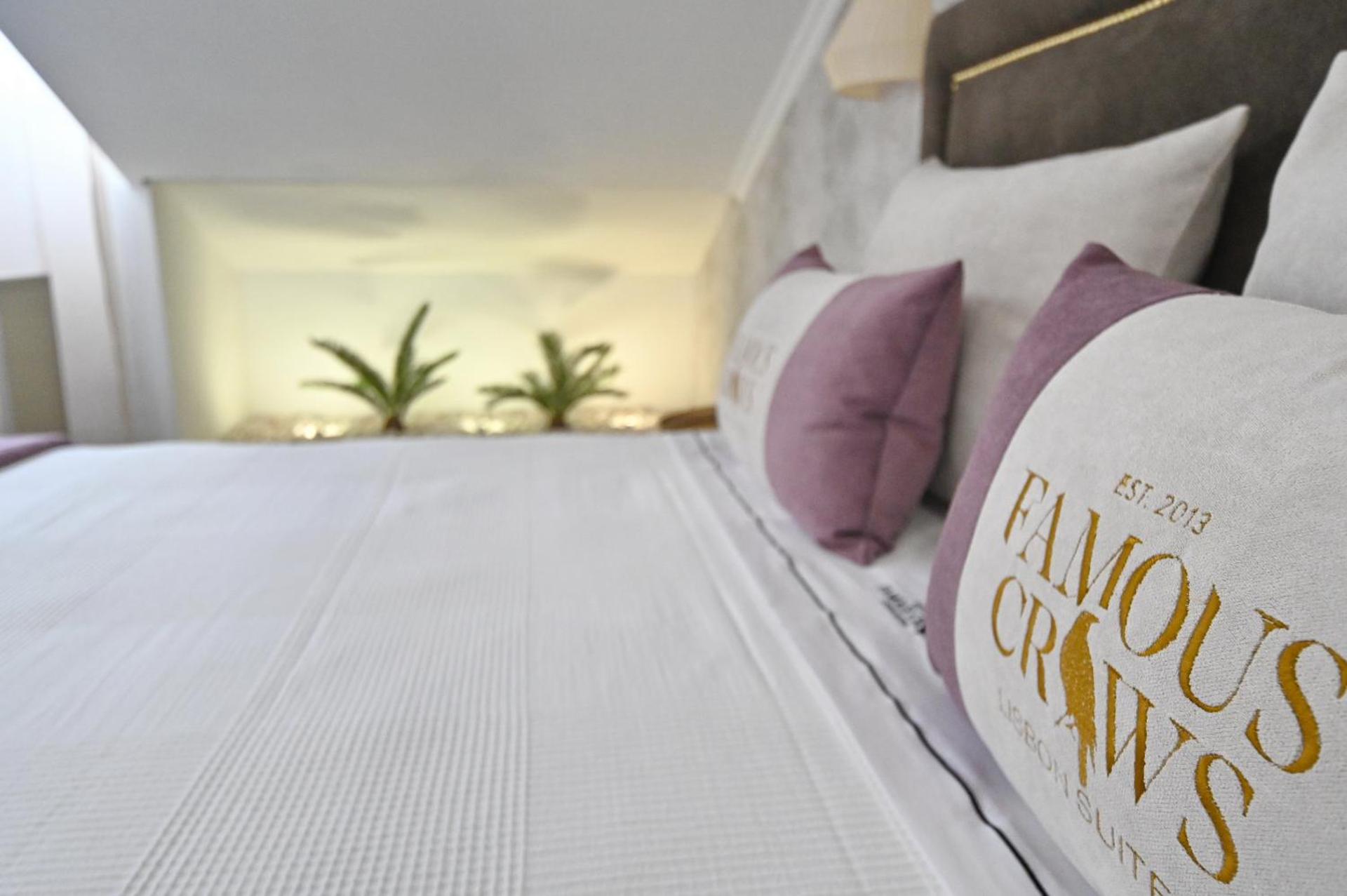 Famous Crows Lisbon Suites - Photo 66