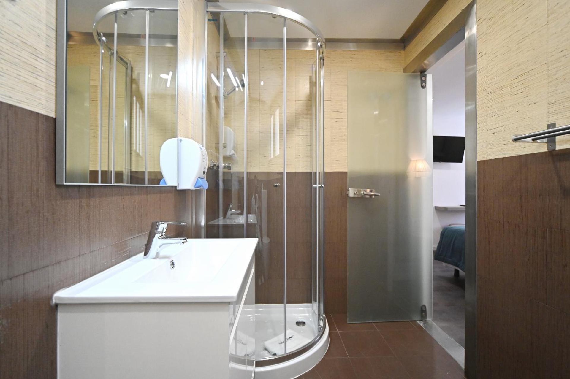 Famous Crows Lisbon Suites - Photo 62