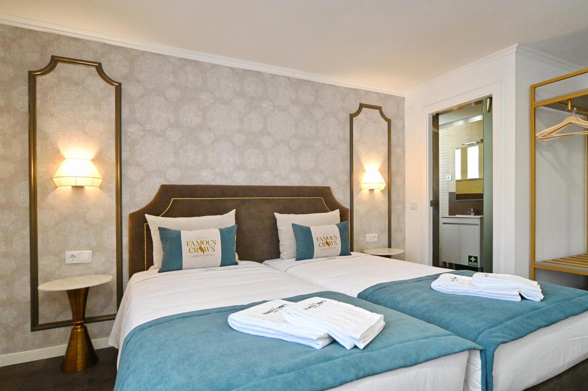 Famous Crows Lisbon Suites - Photo 57