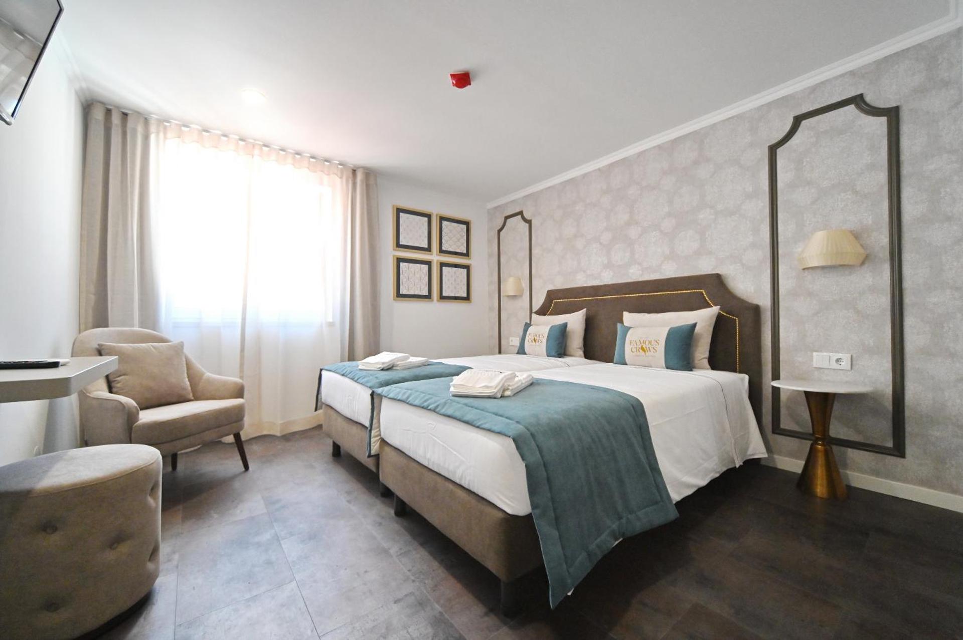 Famous Crows Lisbon Suites - Photo 55