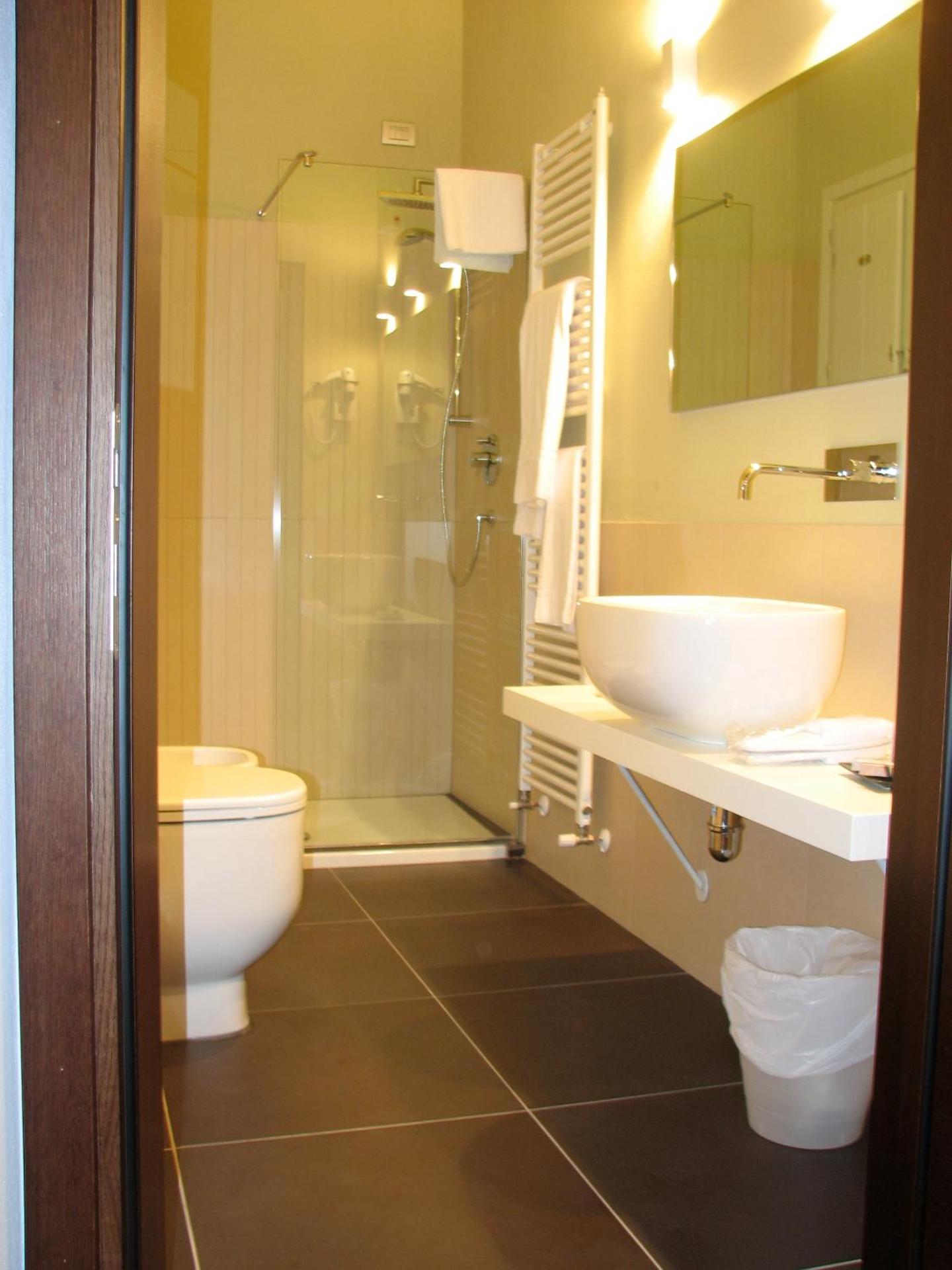 Parizzi Suites&Studio Restaurant - Photo 34