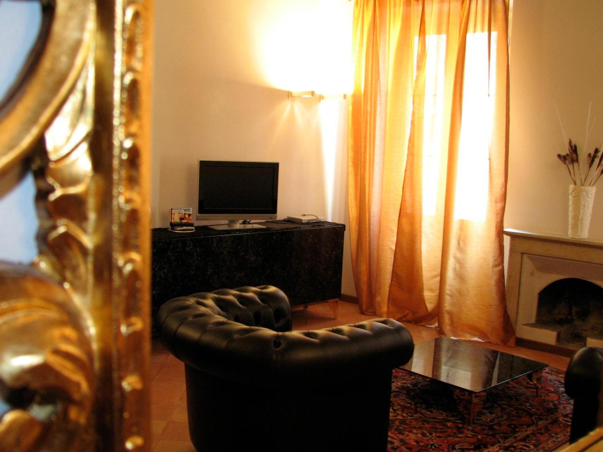 Parizzi Suites&Studio Restaurant - Photo 3