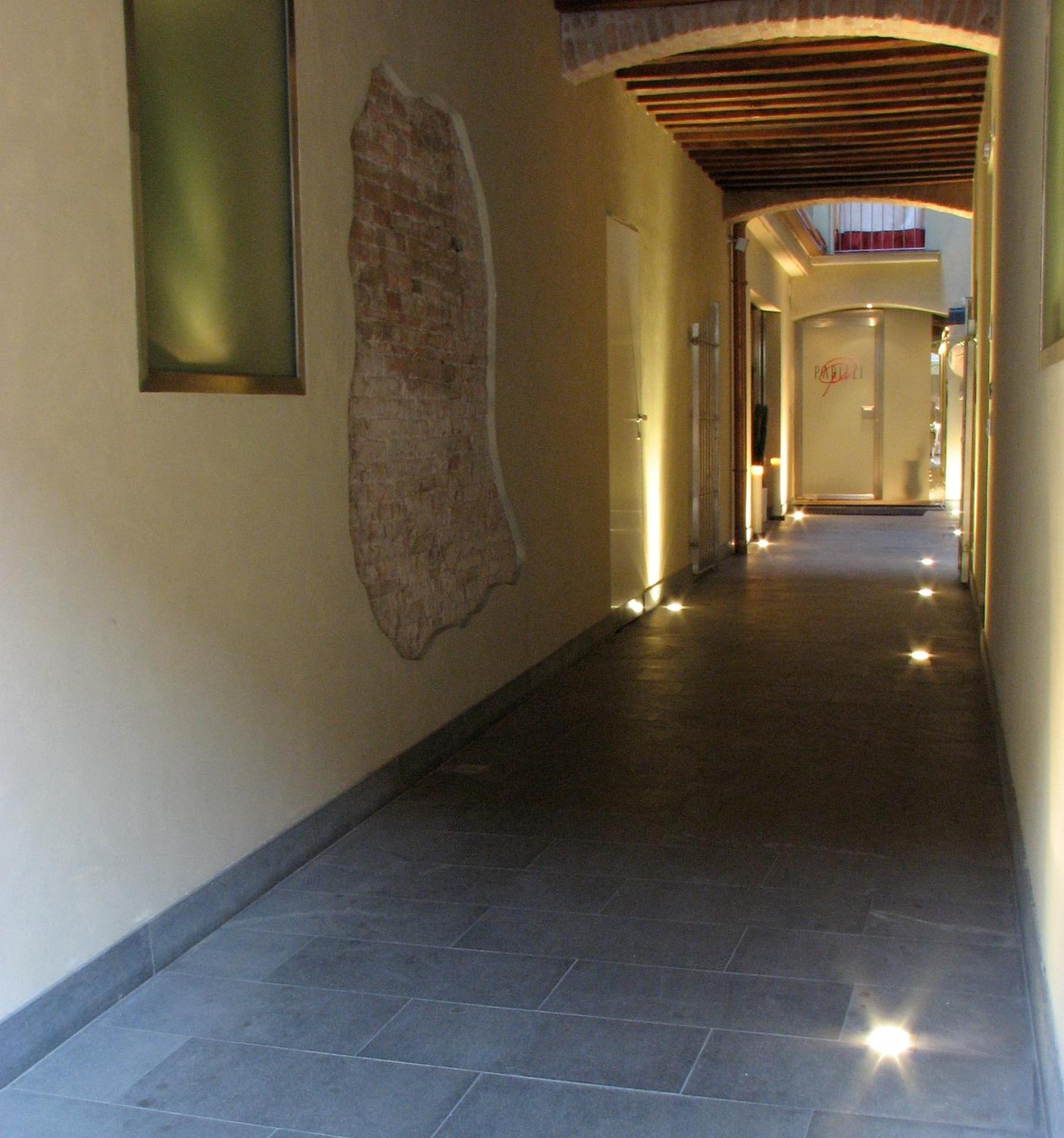 Parizzi Suites&Studio Restaurant - Photo 17