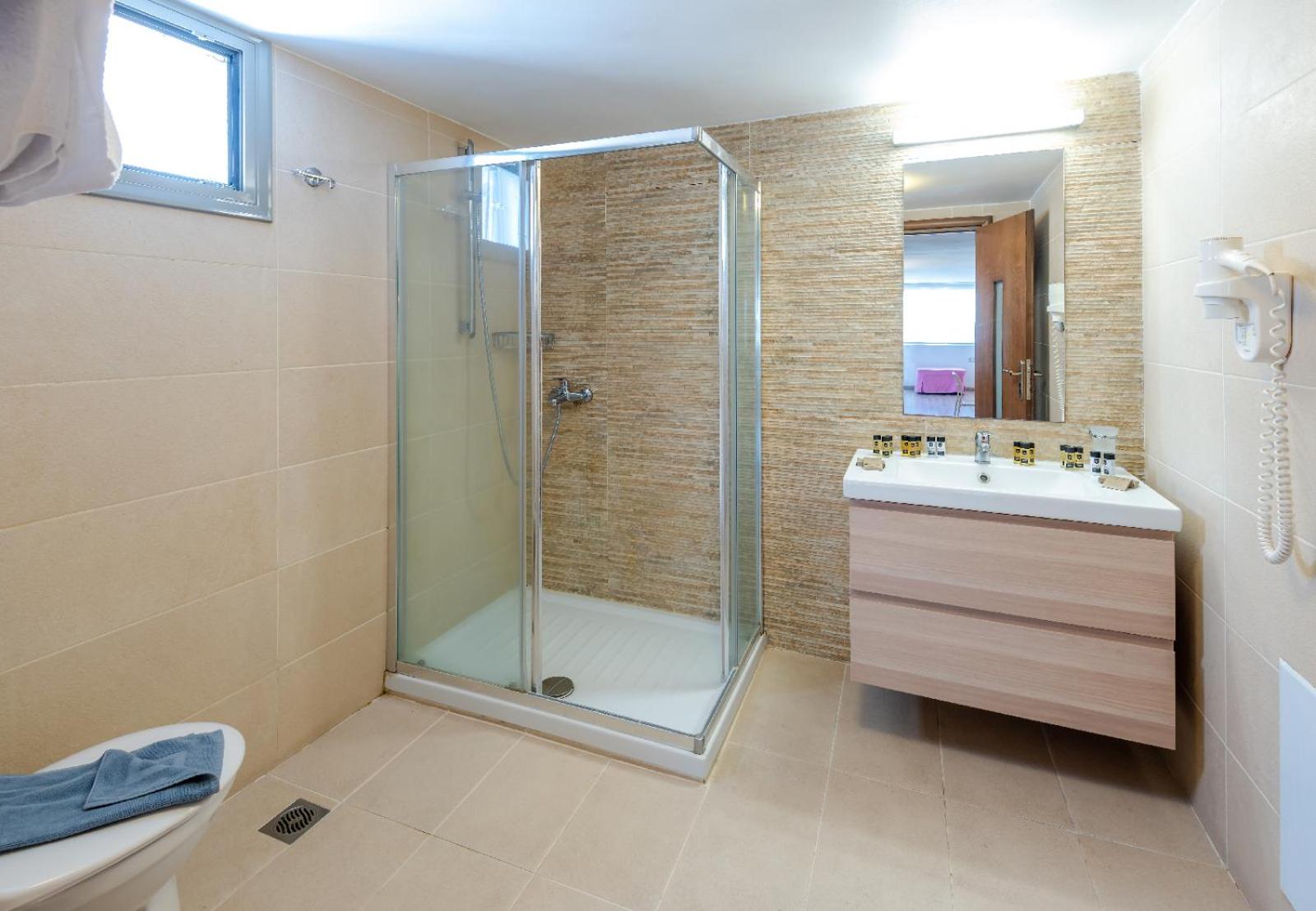 Triton Boutique Hotel - Photo 40