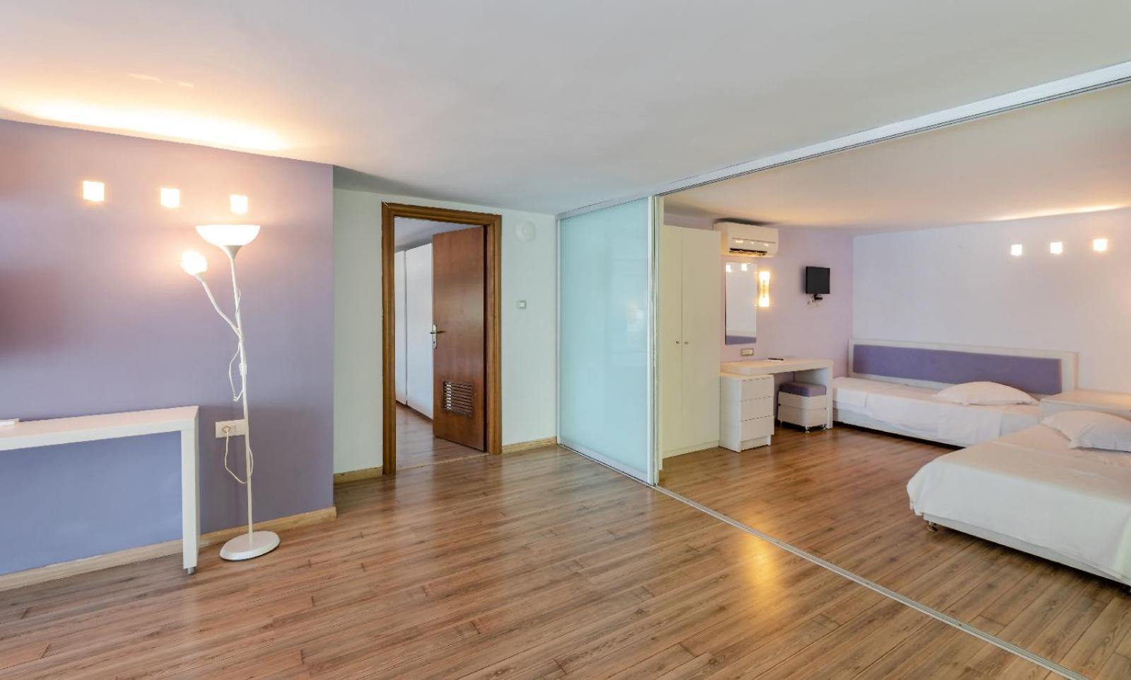 Triton Boutique Hotel - Photo 81