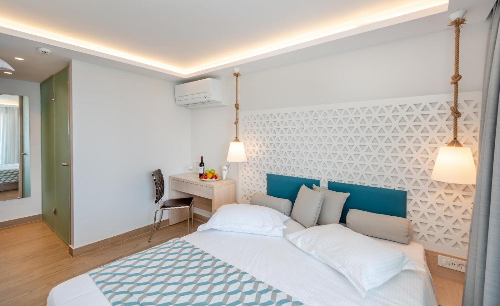 Triton Boutique Hotel - Photo 32