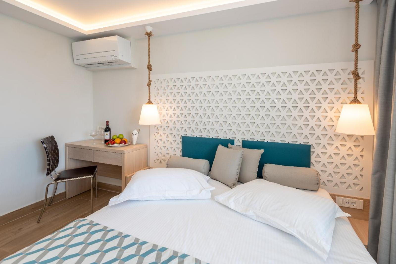 Triton Boutique Hotel - Photo 33