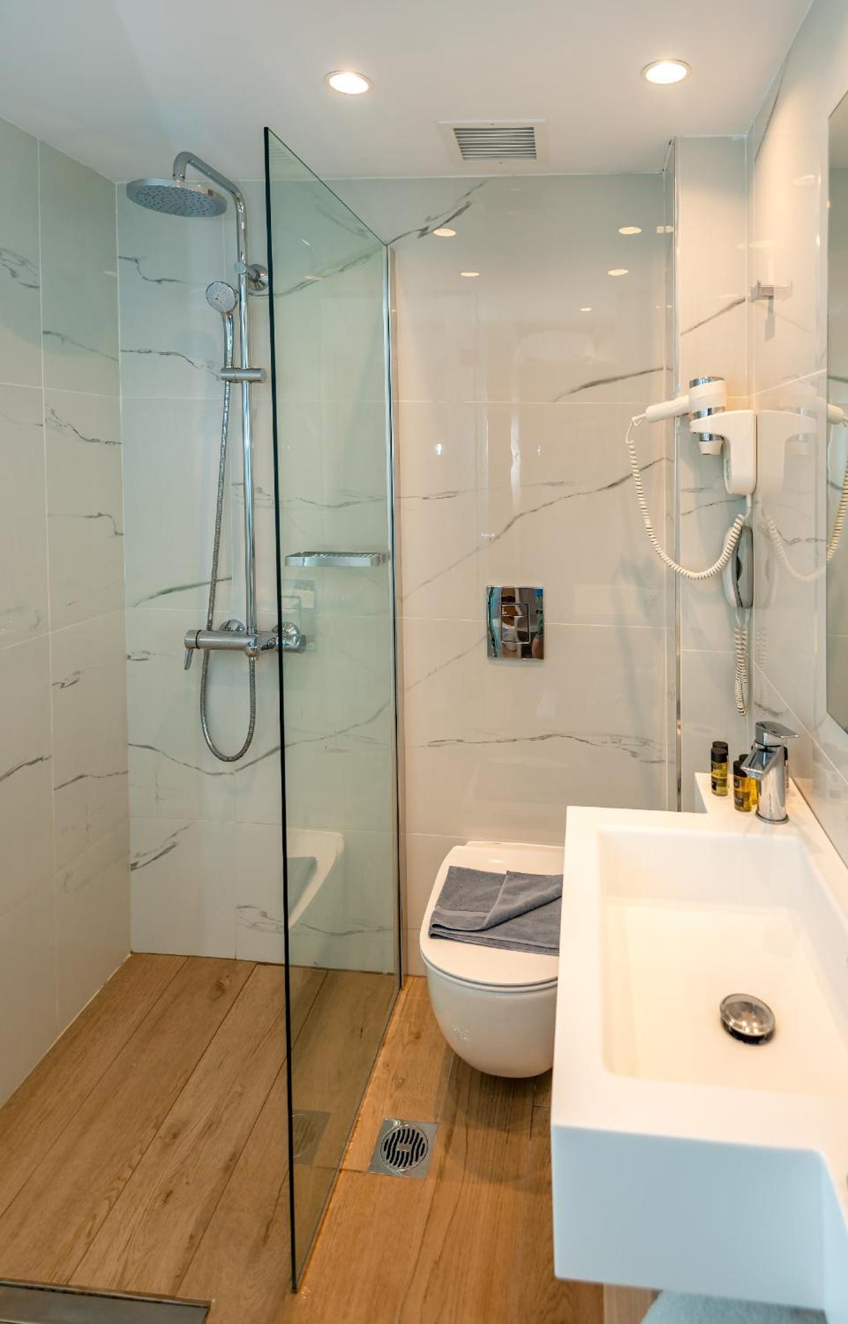 Triton Boutique Hotel - Photo 34