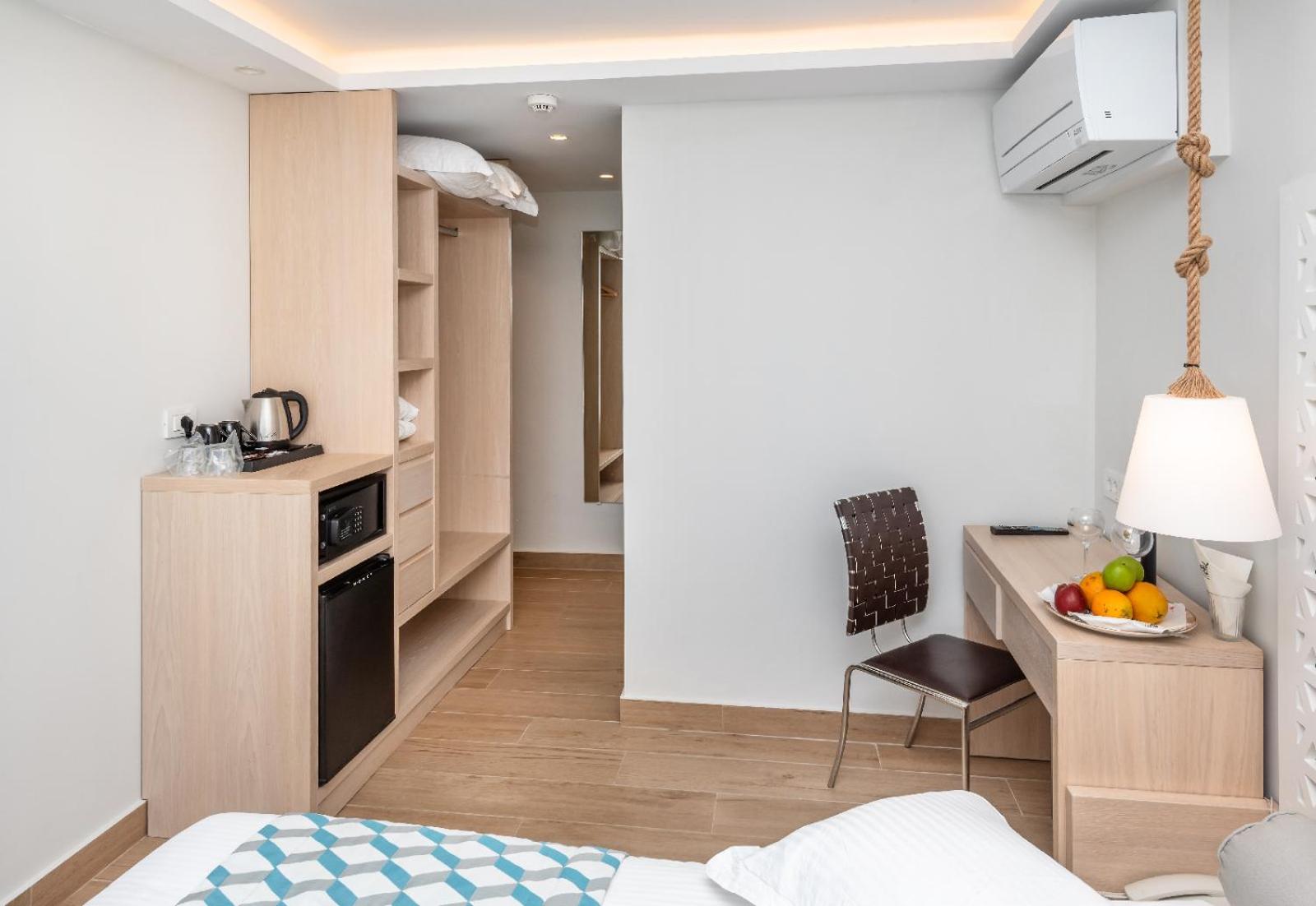 Triton Boutique Hotel - Photo 9