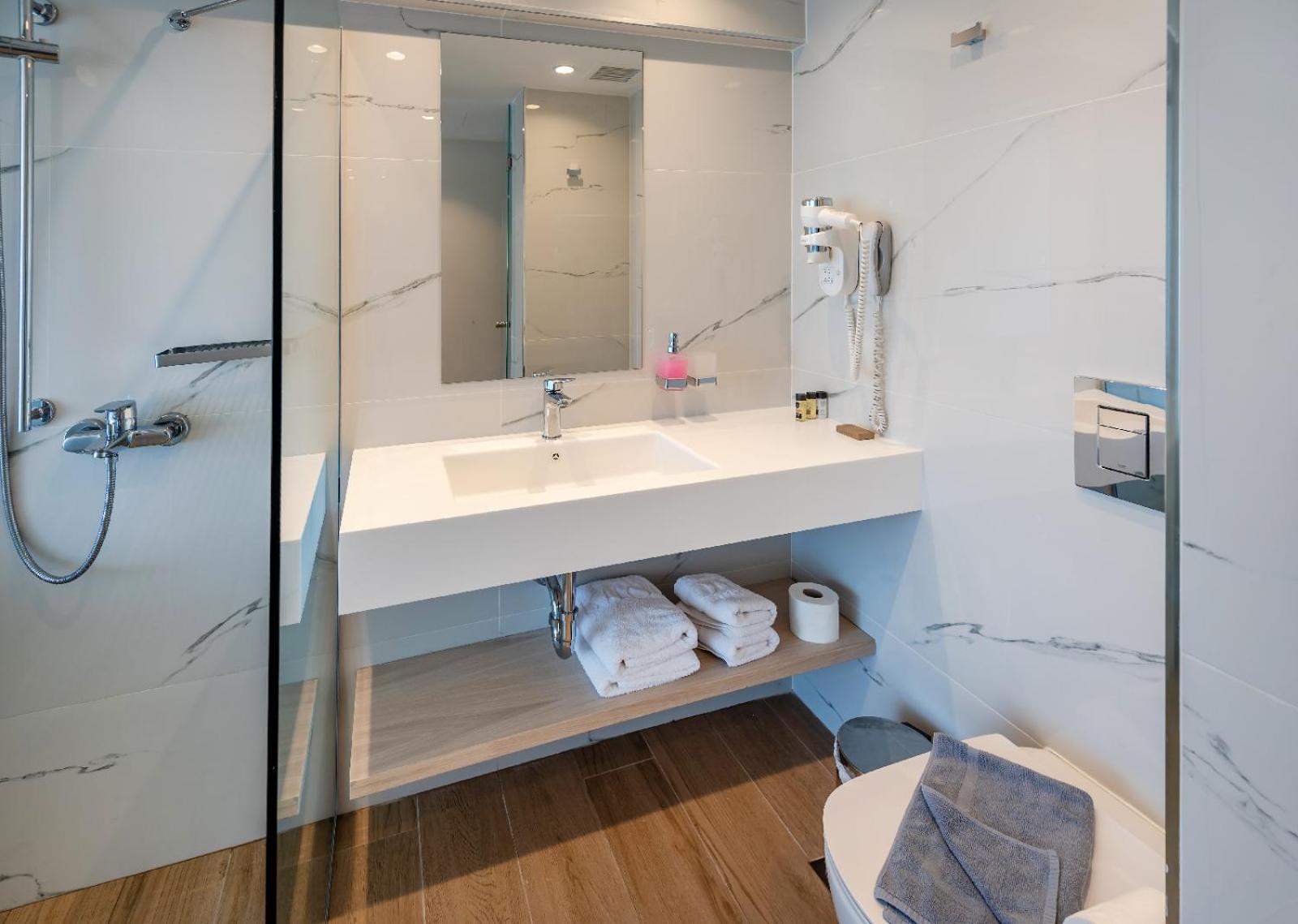 Triton Boutique Hotel - Photo 57