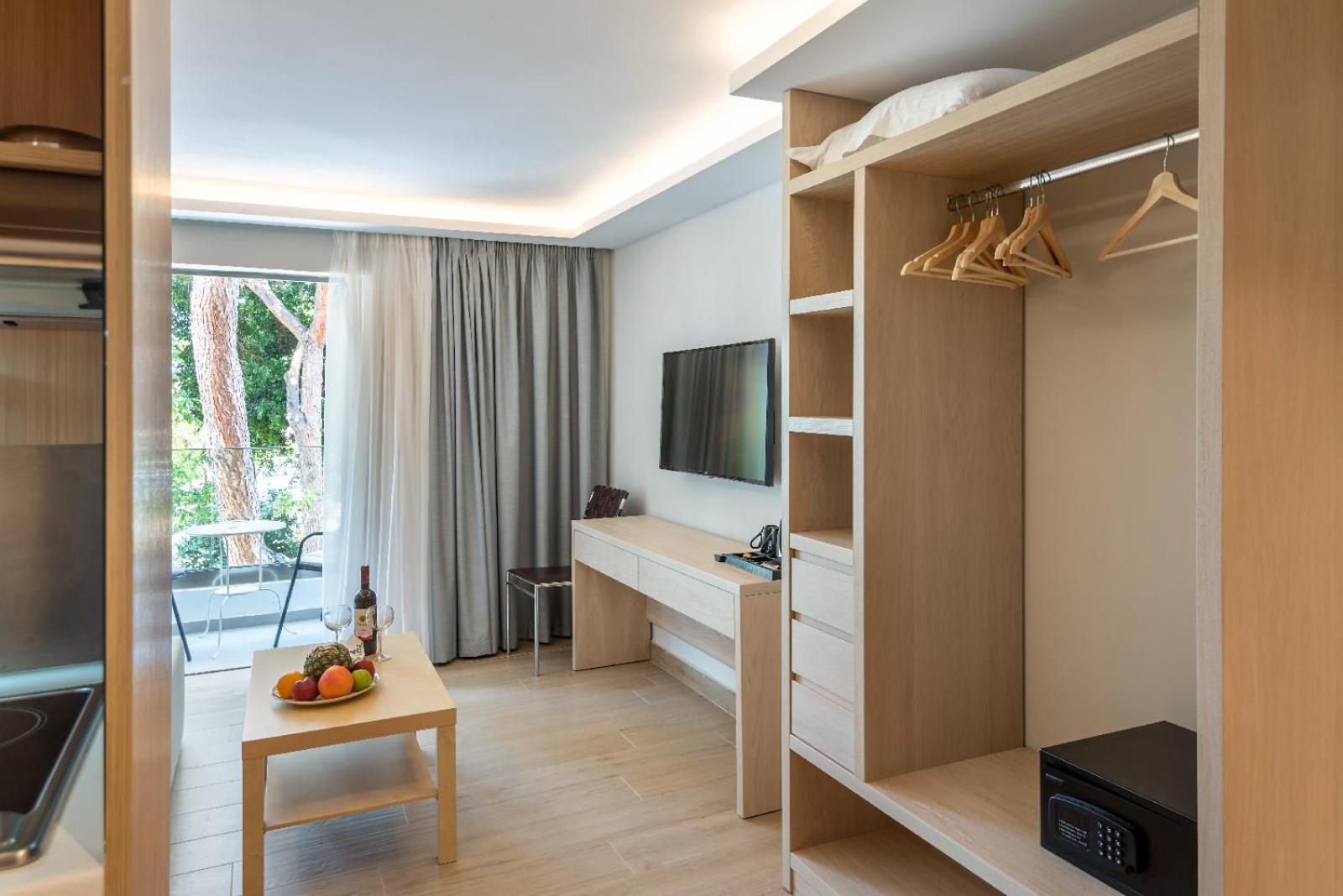 Triton Boutique Hotel - Photo 25