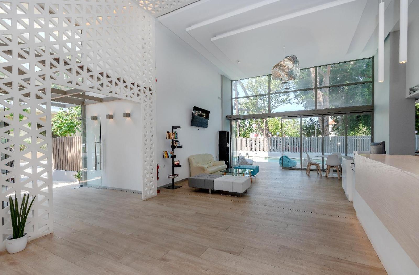 Triton Boutique Hotel - Photo 15