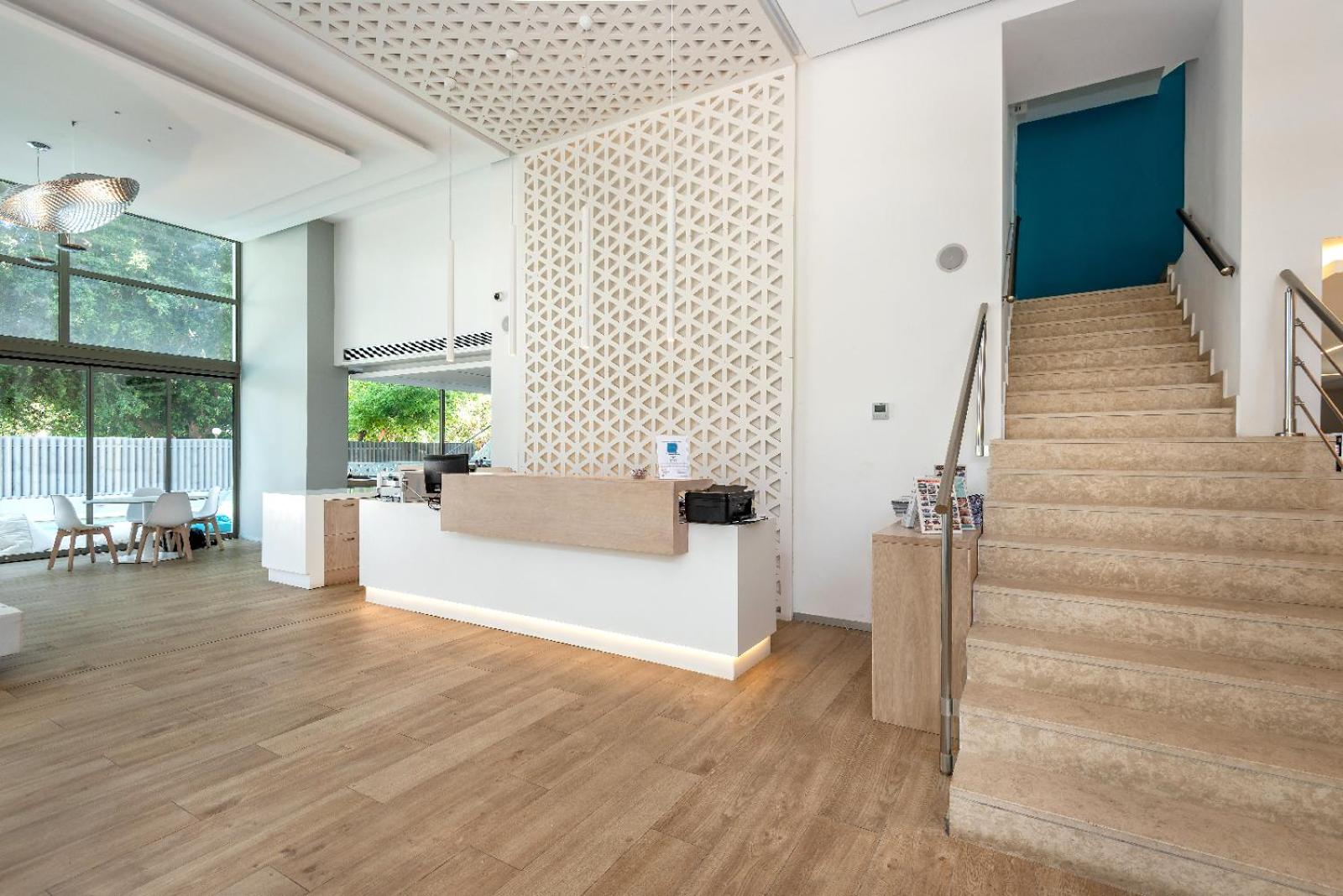 Triton Boutique Hotel - Photo 16