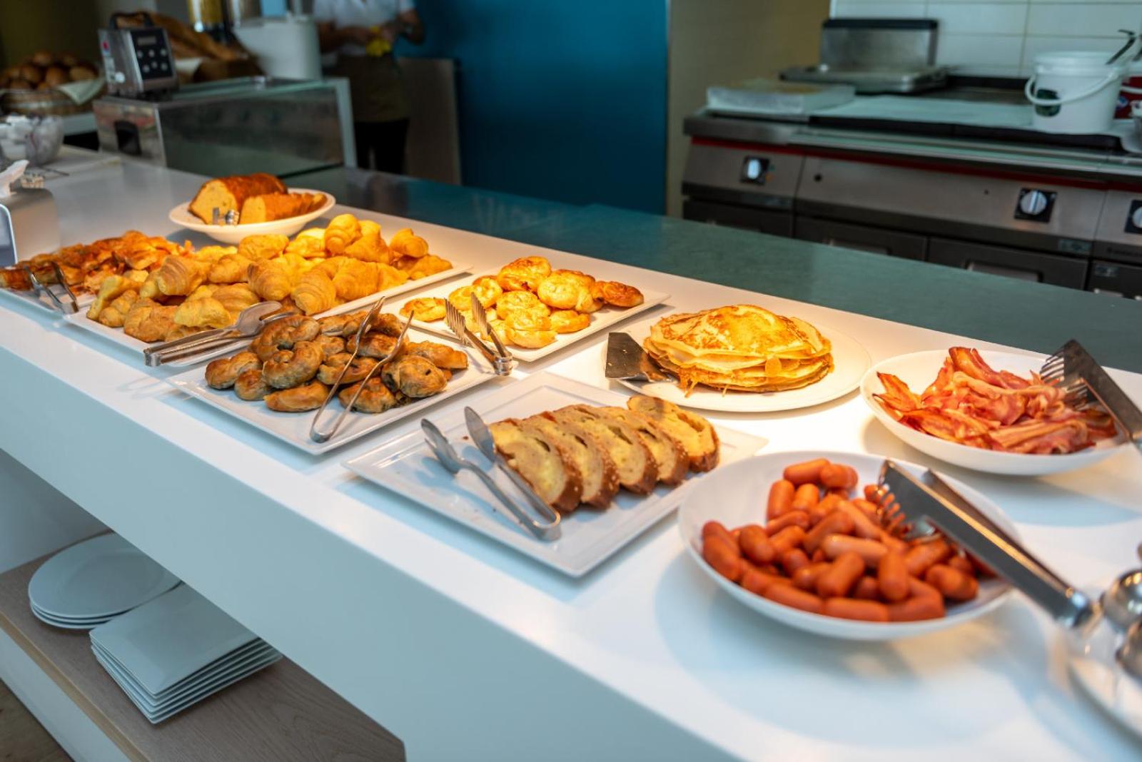 Triton Boutique Hotel - Photo 14