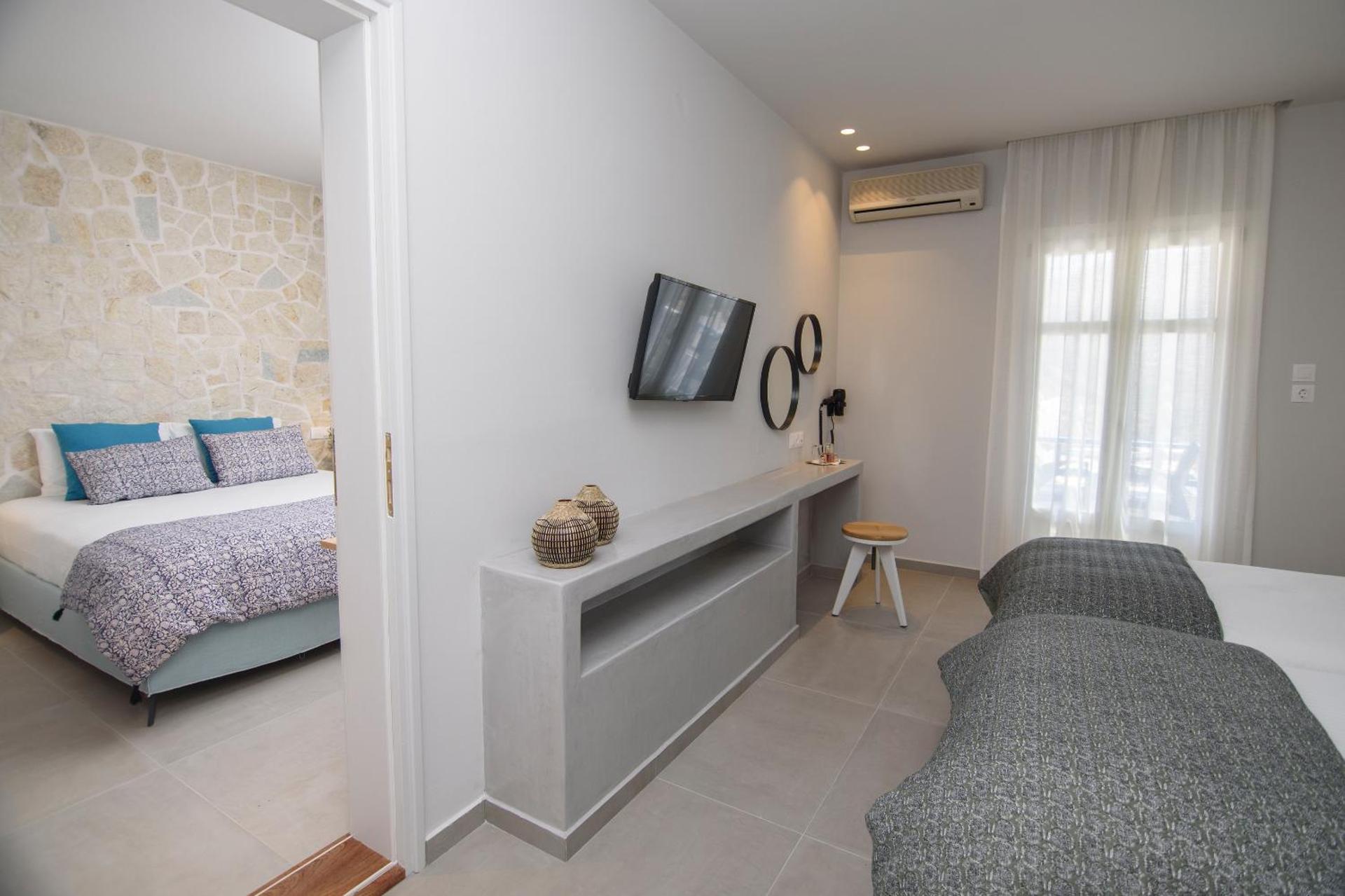 Vigla Hotel - Photo 32