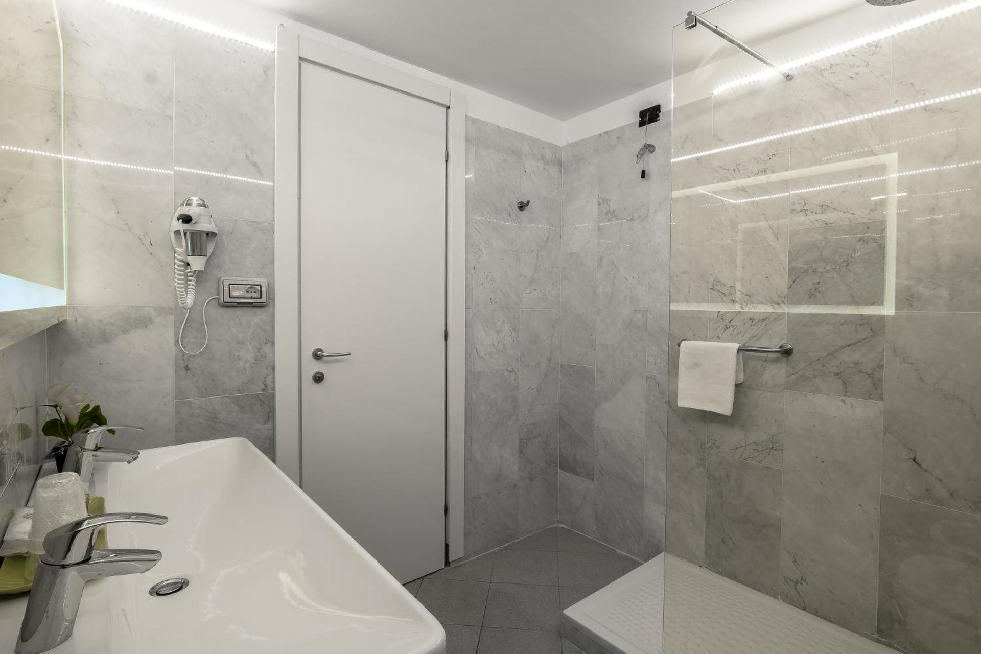 Canova Hotel - Photo 52