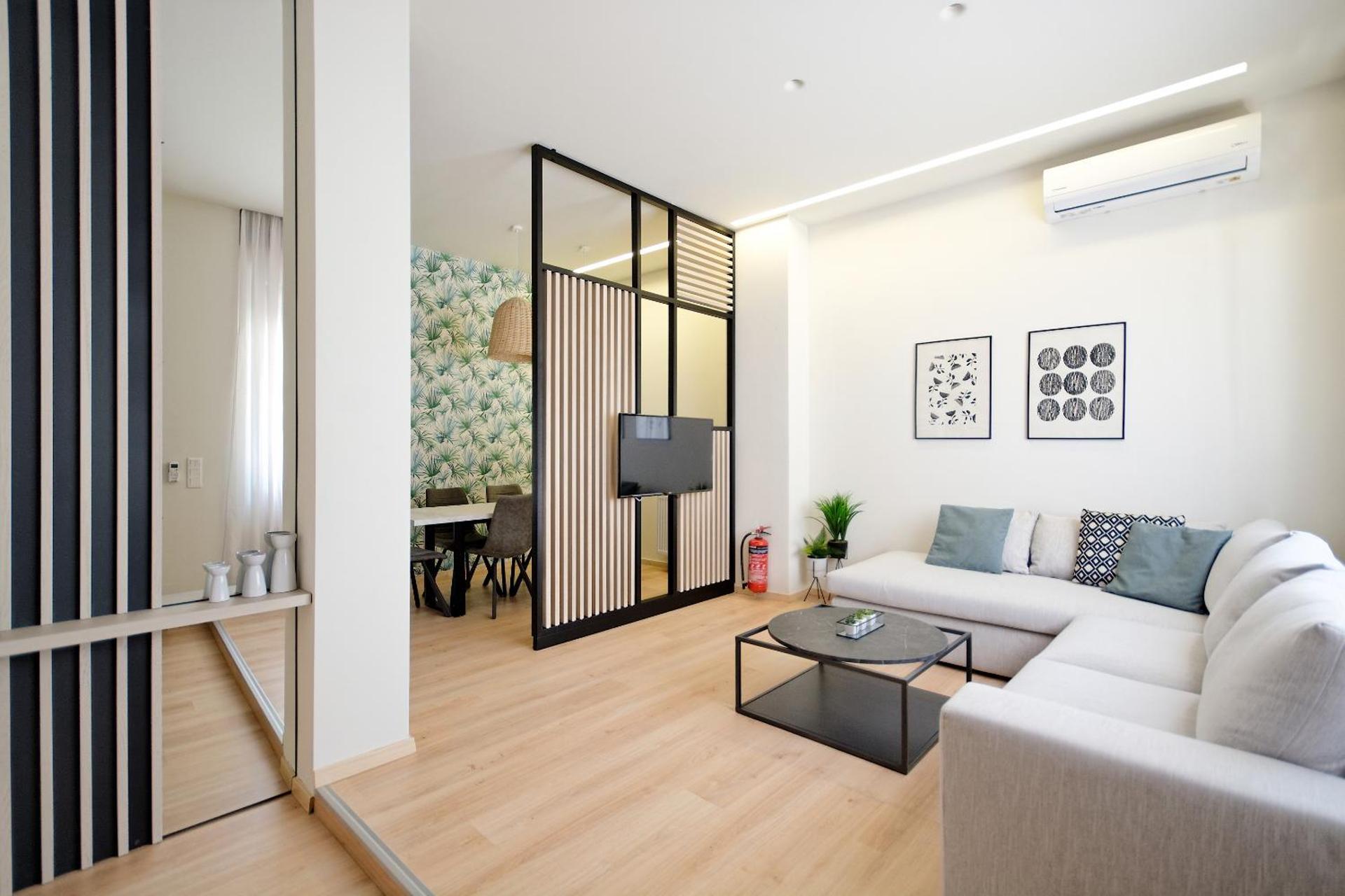  Apartment with Backyard