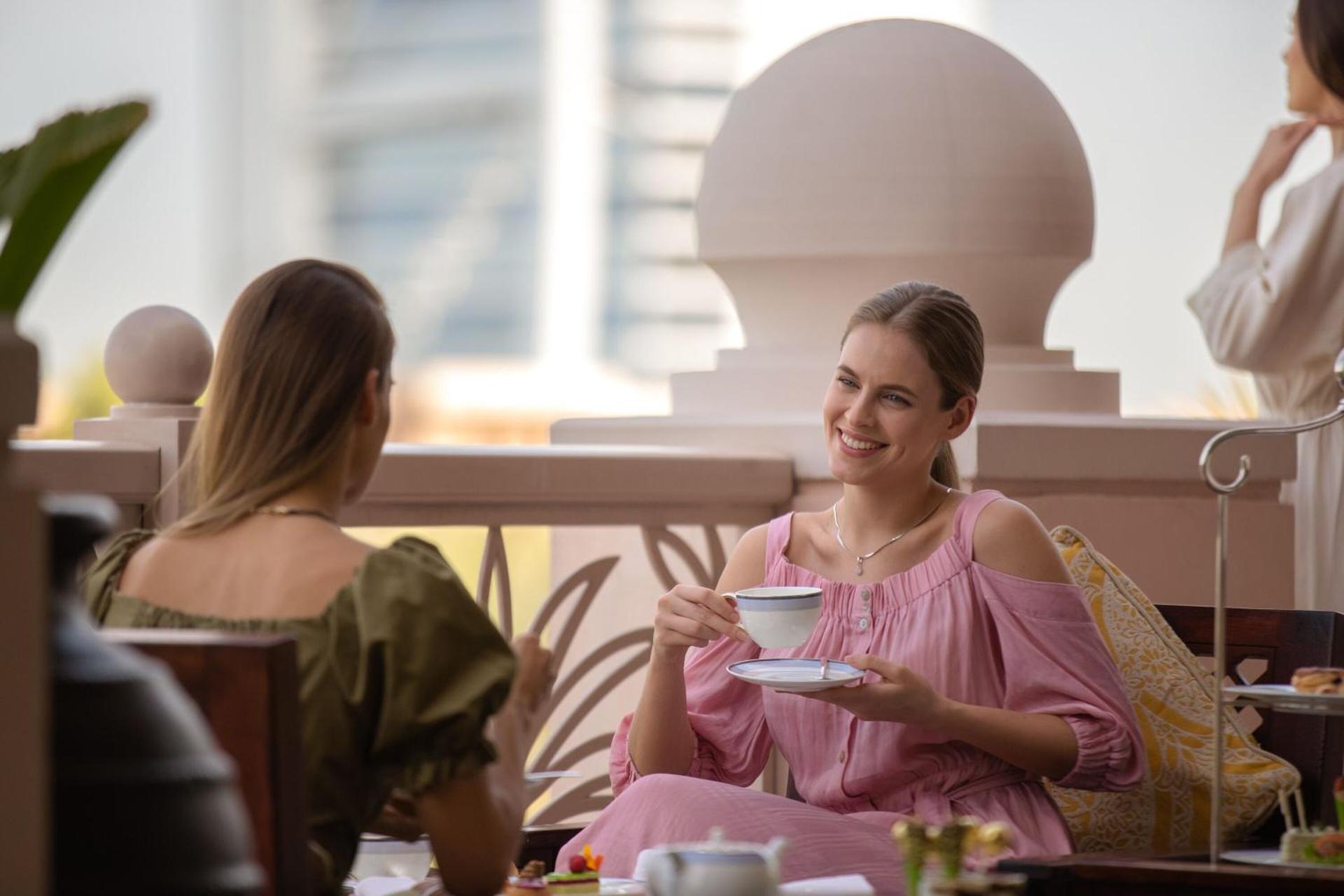 Jumeirah Al Qasr Dubai - Photo 12