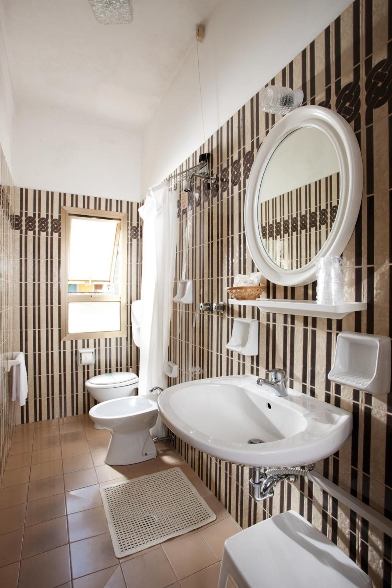 Hotel Diana - Photo 81