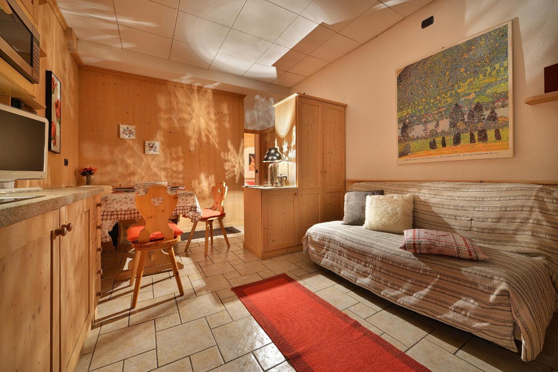 One-Bedroom Apartment - Photo 3