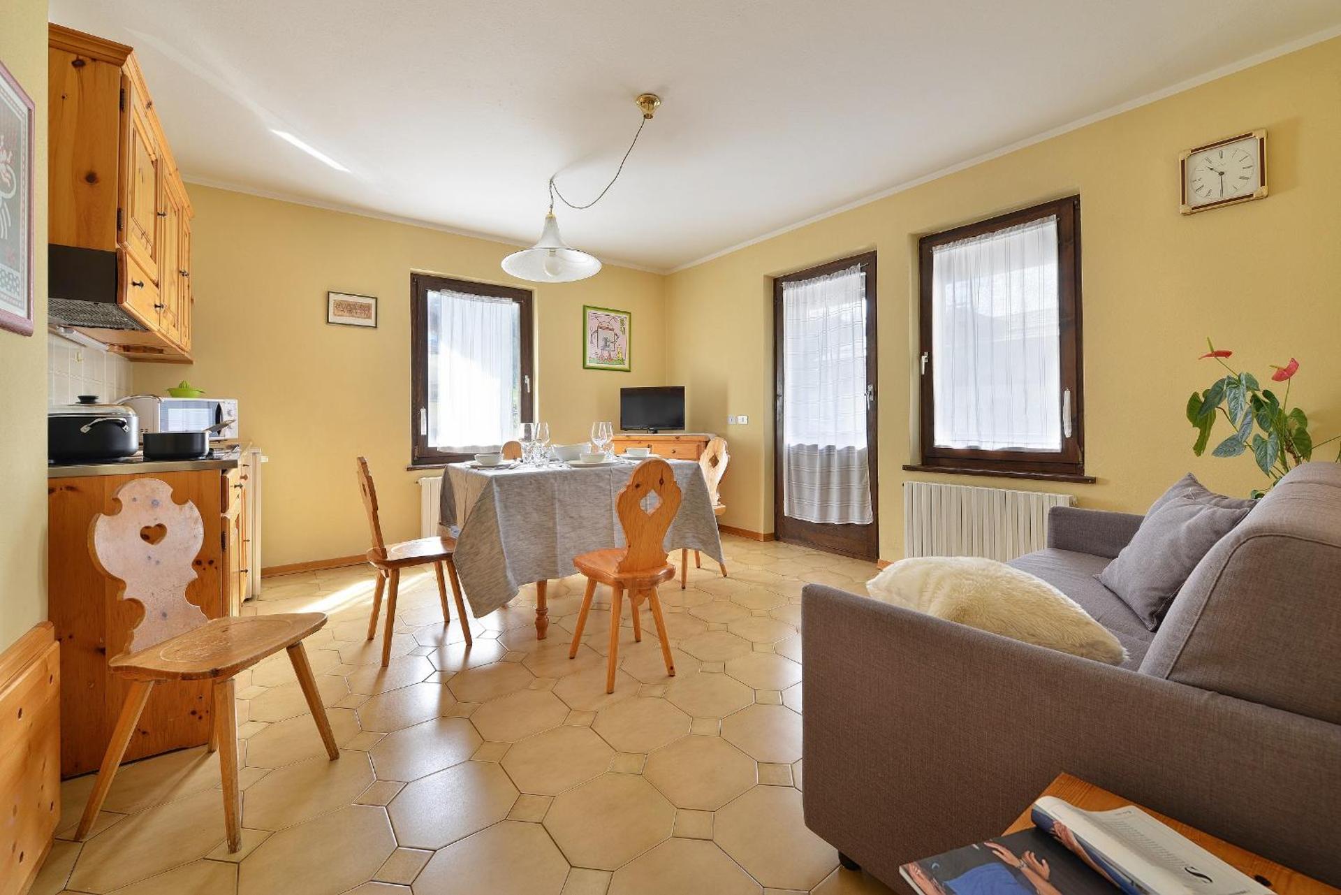 One-Bedroom Apartment - Photo 2