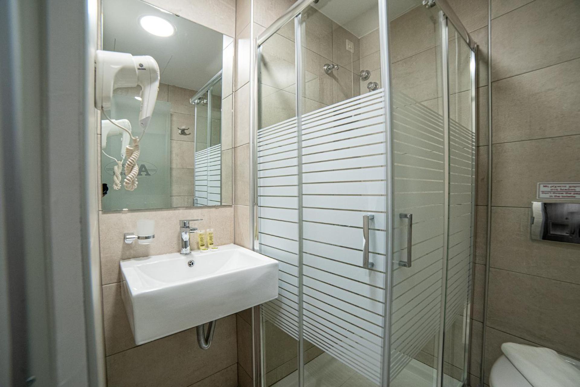 Argo Hotel Piraeus - Photo 22