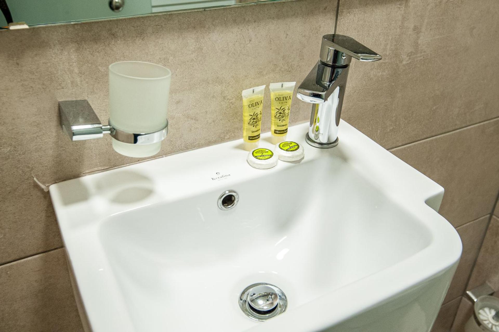 Argo Hotel Piraeus - Photo 15