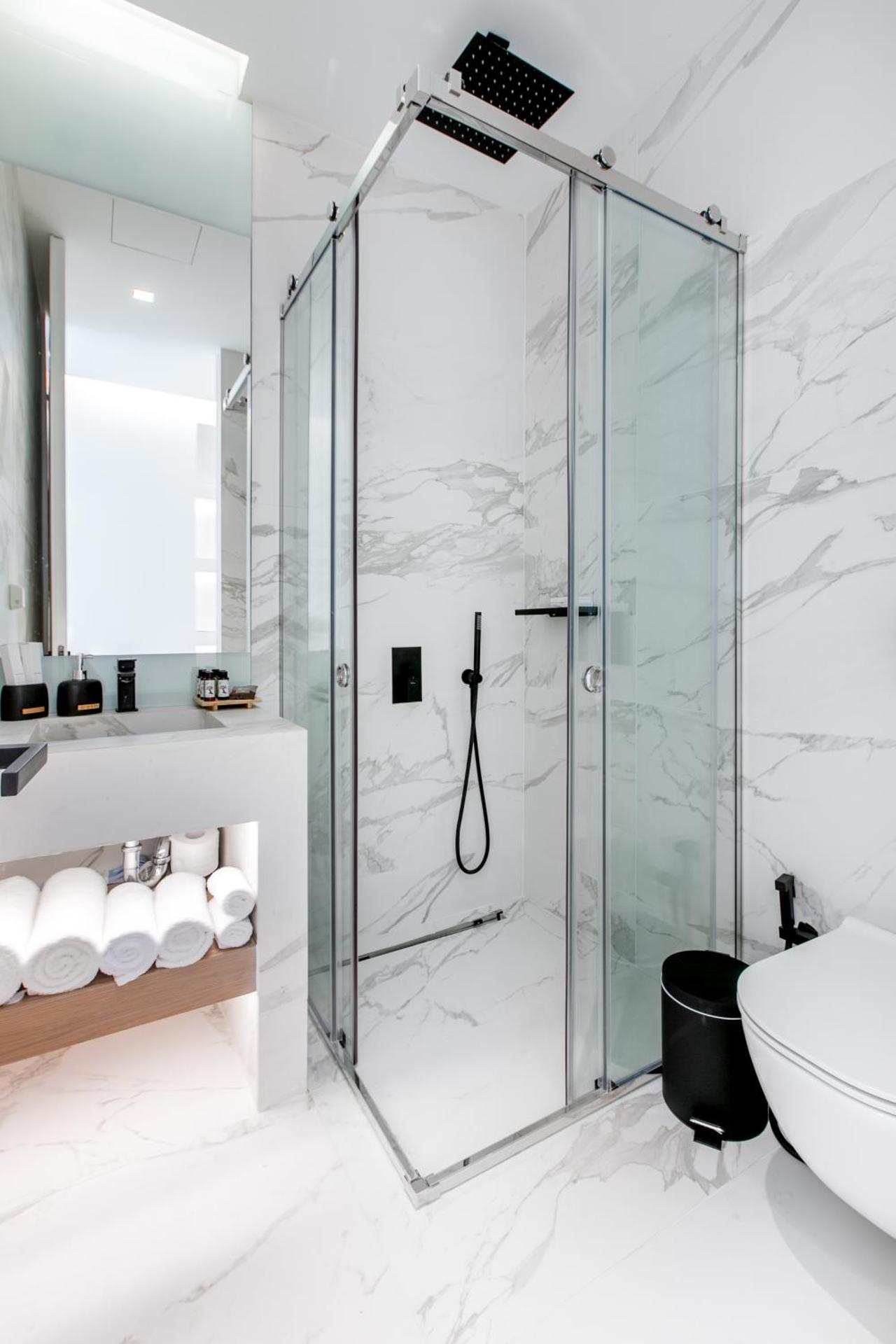 One-Bedroom Apartment - Photo 3