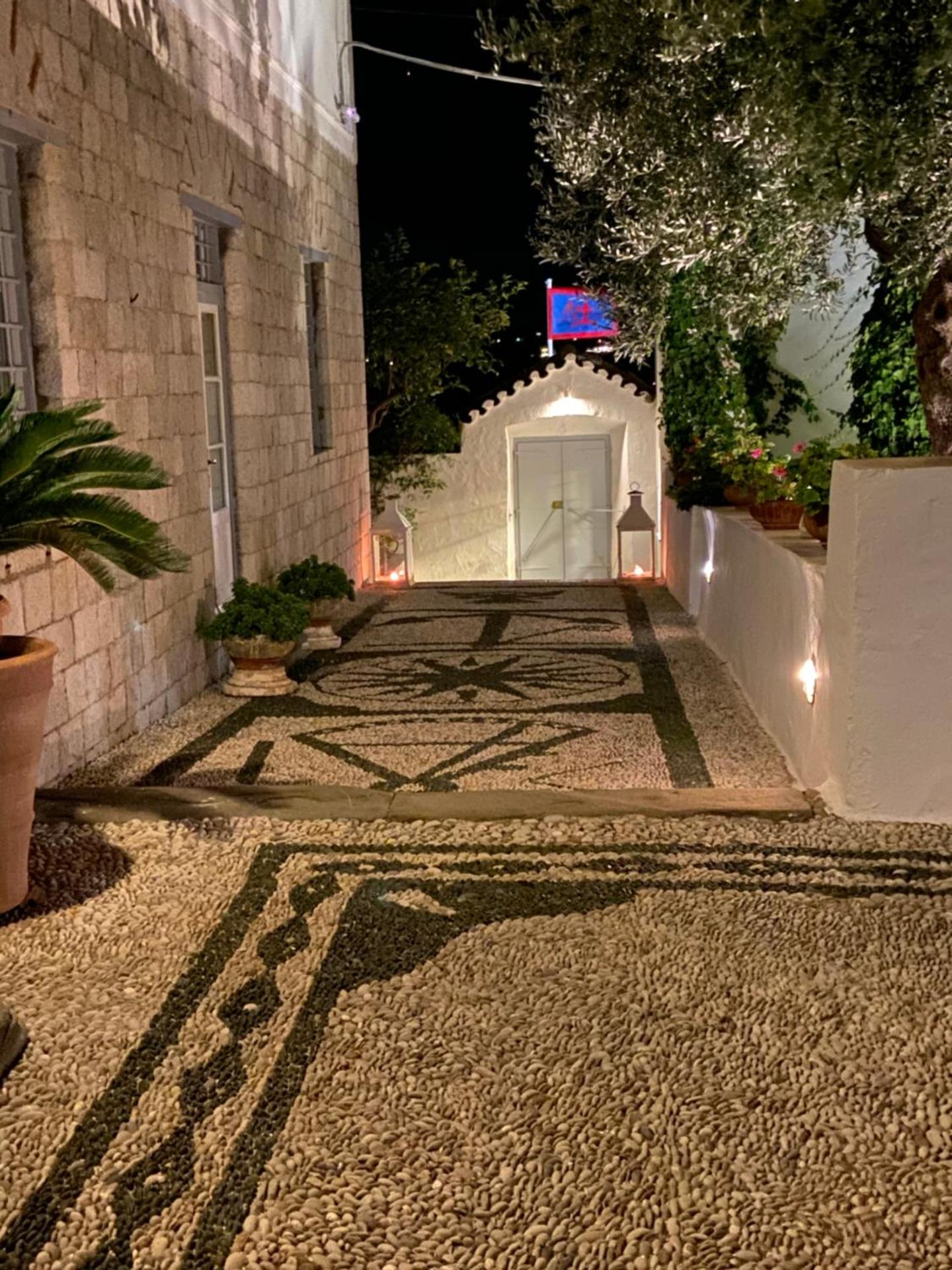 Economou Mansion - Photo 44