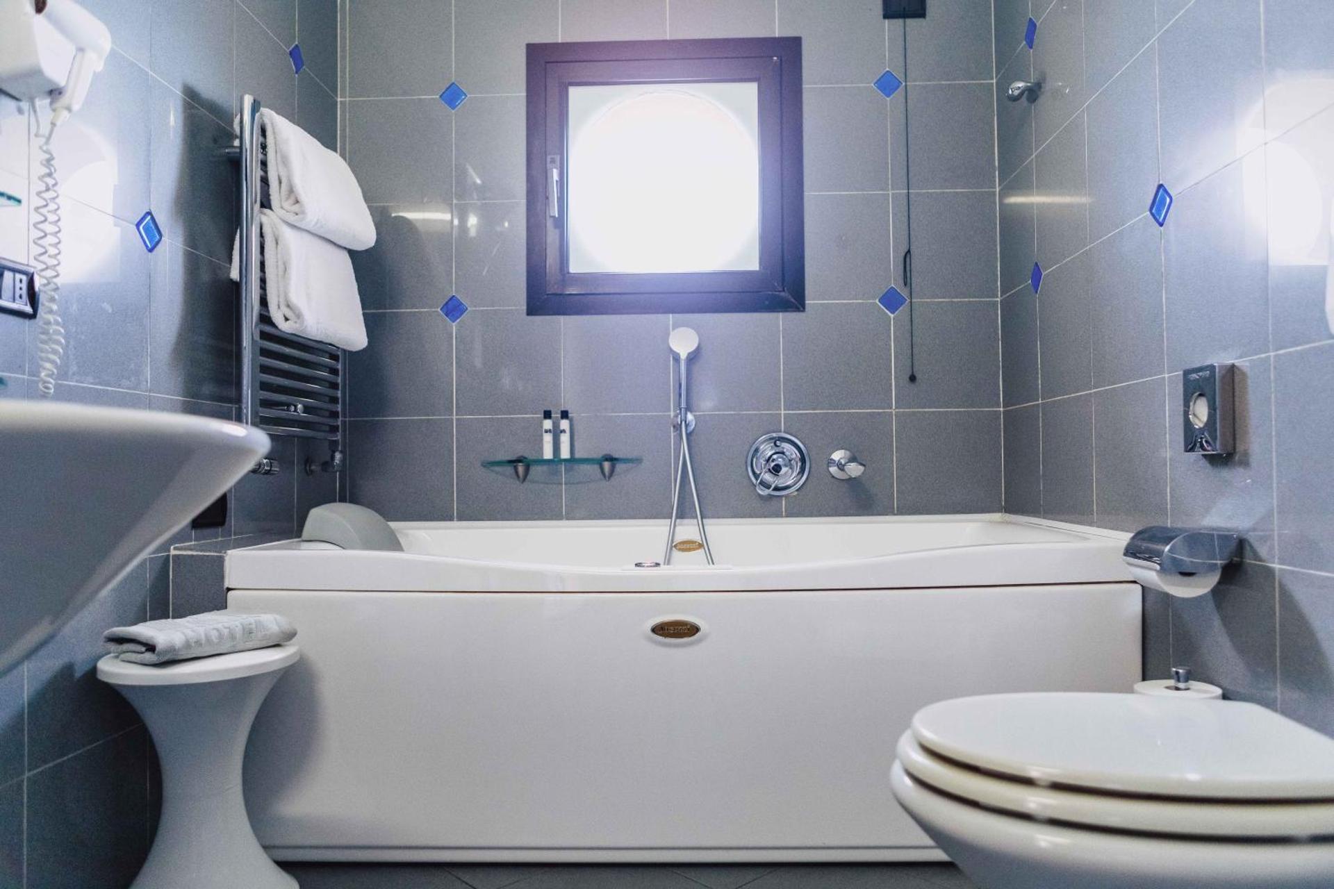 Mare Hotel - Photo 8
