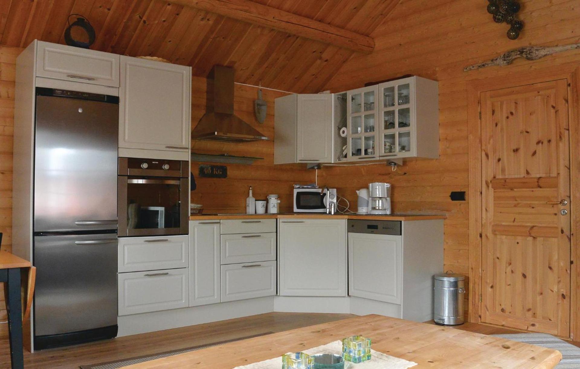 Two-Bedroom Holiday Home In Sorvagen - Photo 5