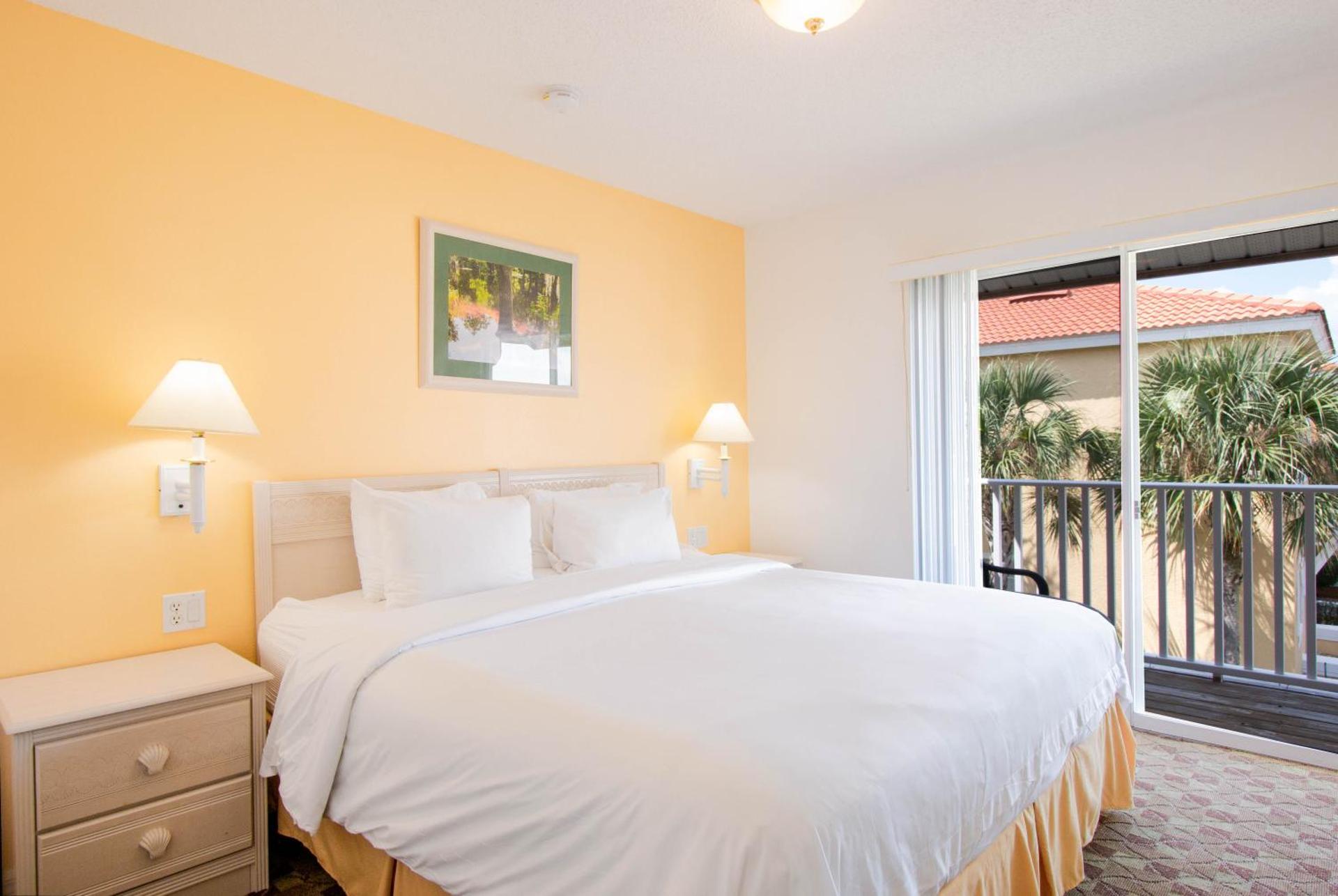 Three-Bedroom Townhouse - Photo 3