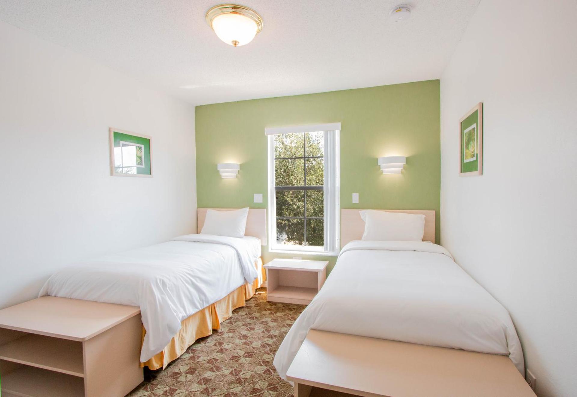 Three-Bedroom Townhouse - Photo 4