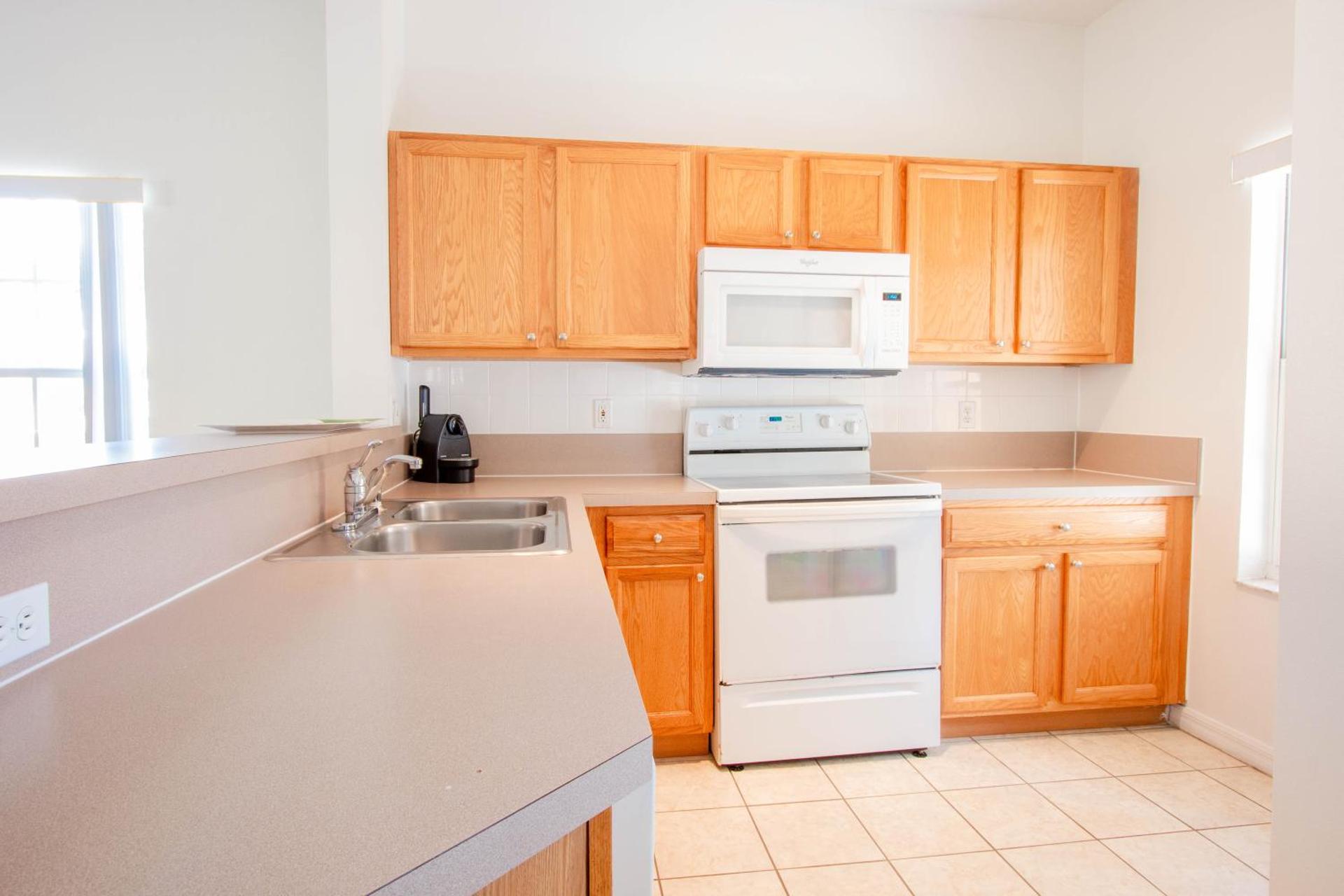 Berkley Lake Townhomes - Photo 17