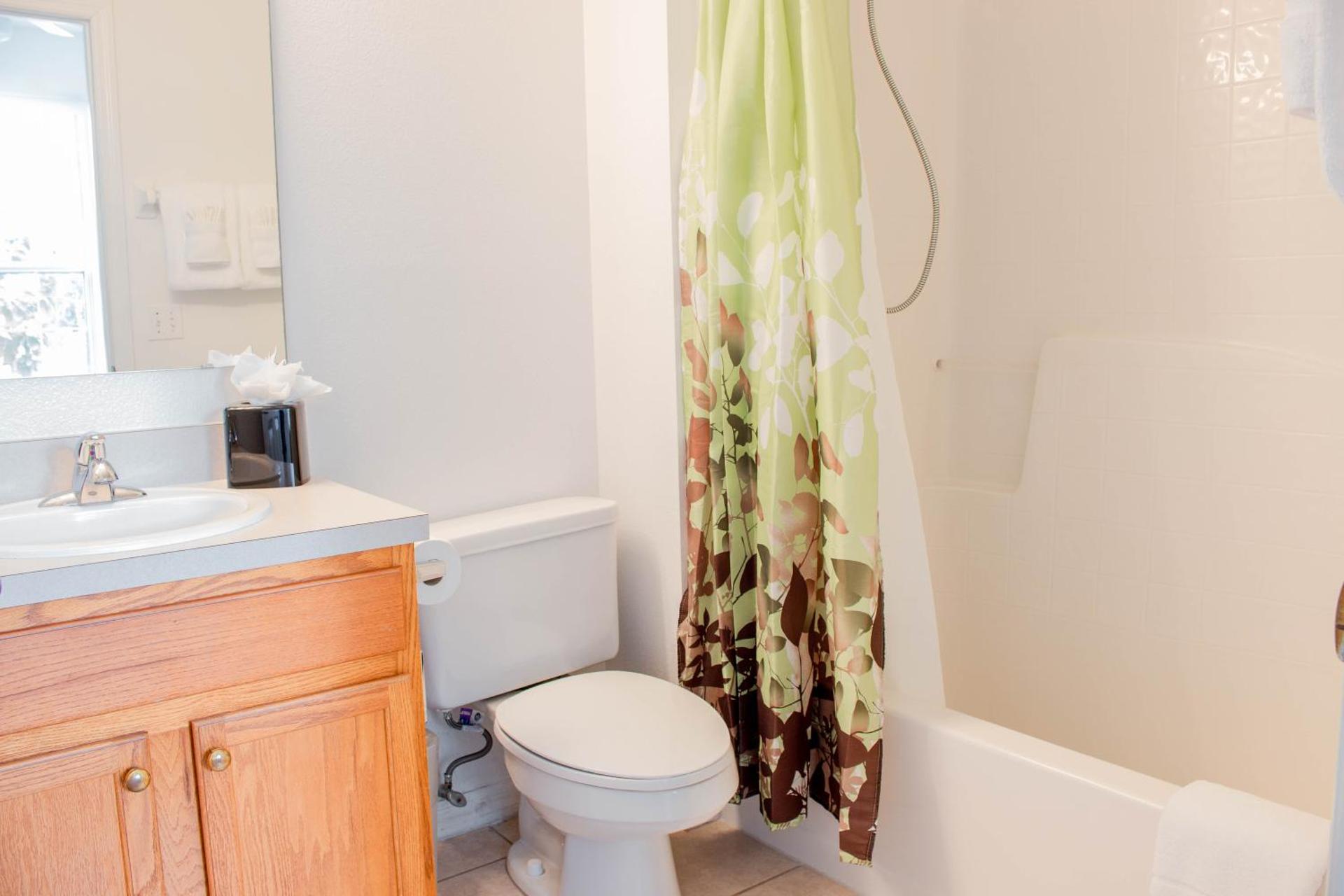  Four-Bedroom House with Private Pool - Photo 3