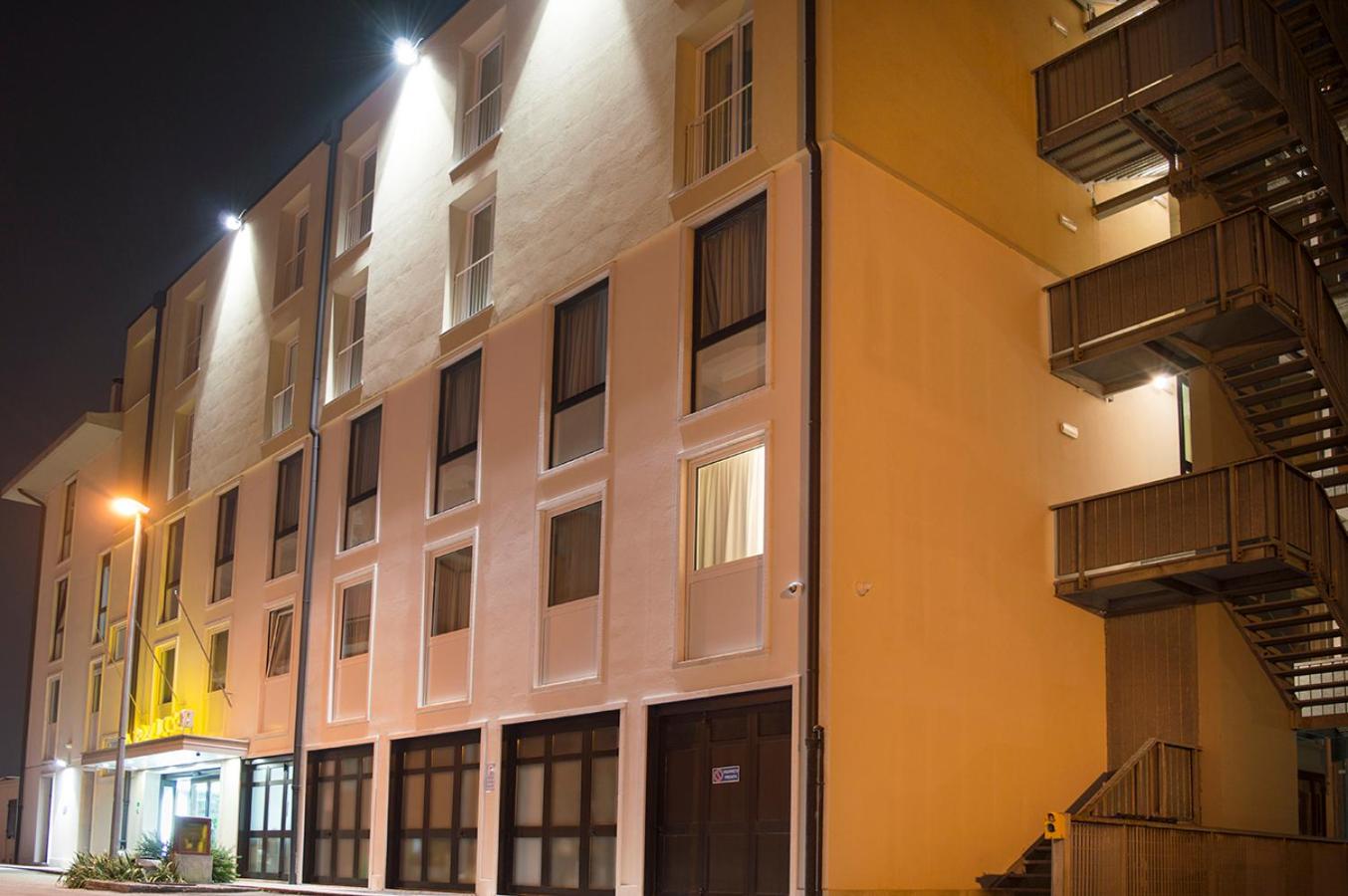 Hotel Alexander - Photo 25