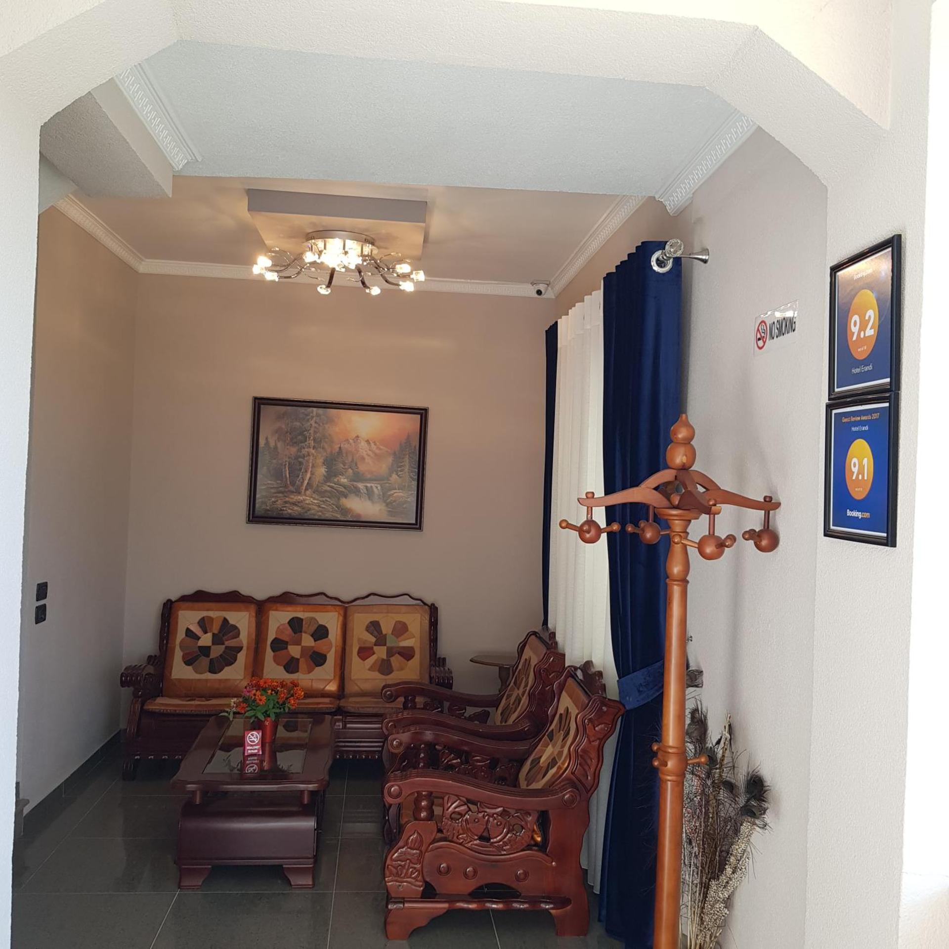 Family Room - Photo 2