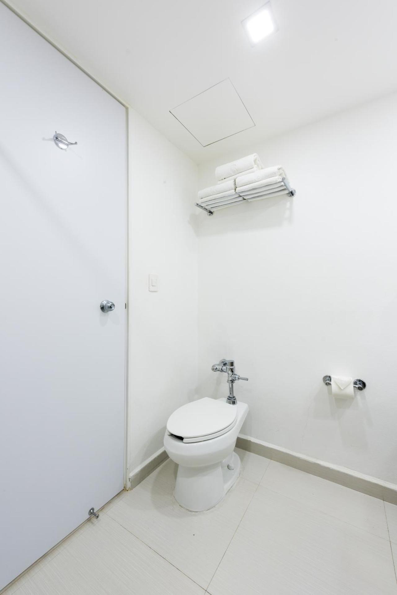 Hotel Casa Blanca - Photo 33