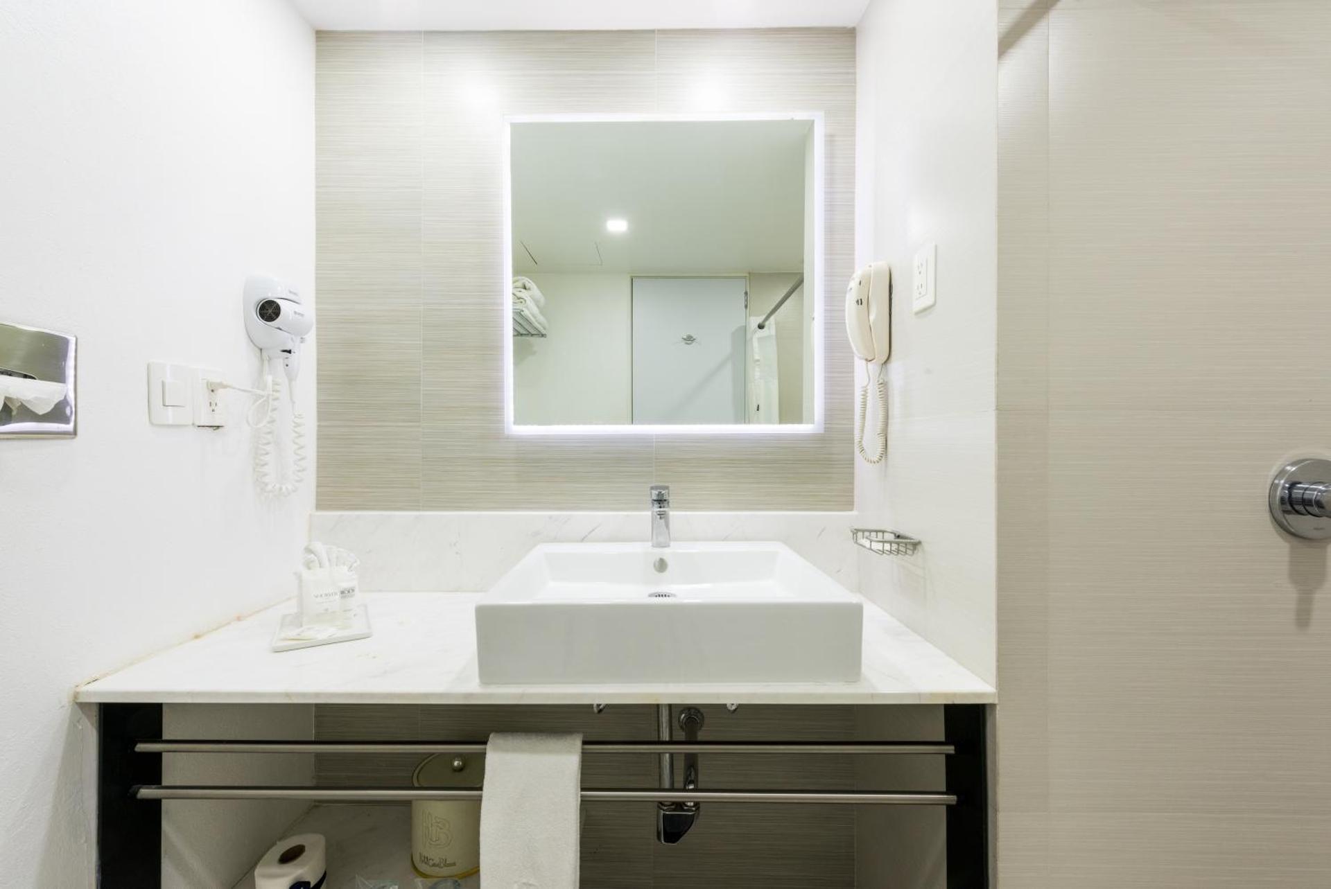 Hotel Casa Blanca - Photo 22