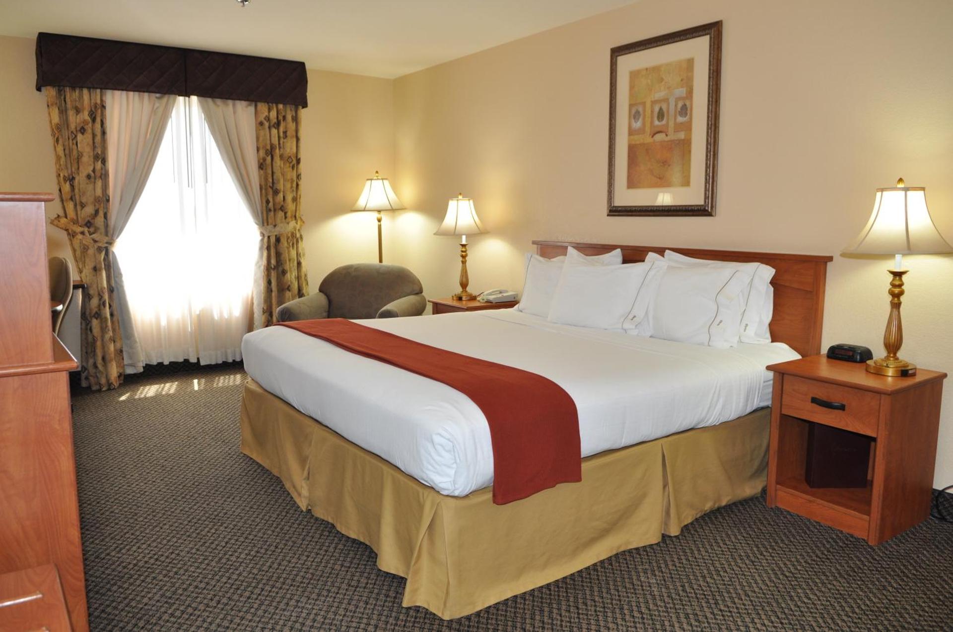 Holiday Inn Express Las Vegas-Nellis by IHG - Photo 33